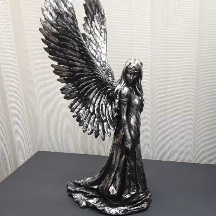 مجسمه طرح فرشته  کار شده با ورق نقره