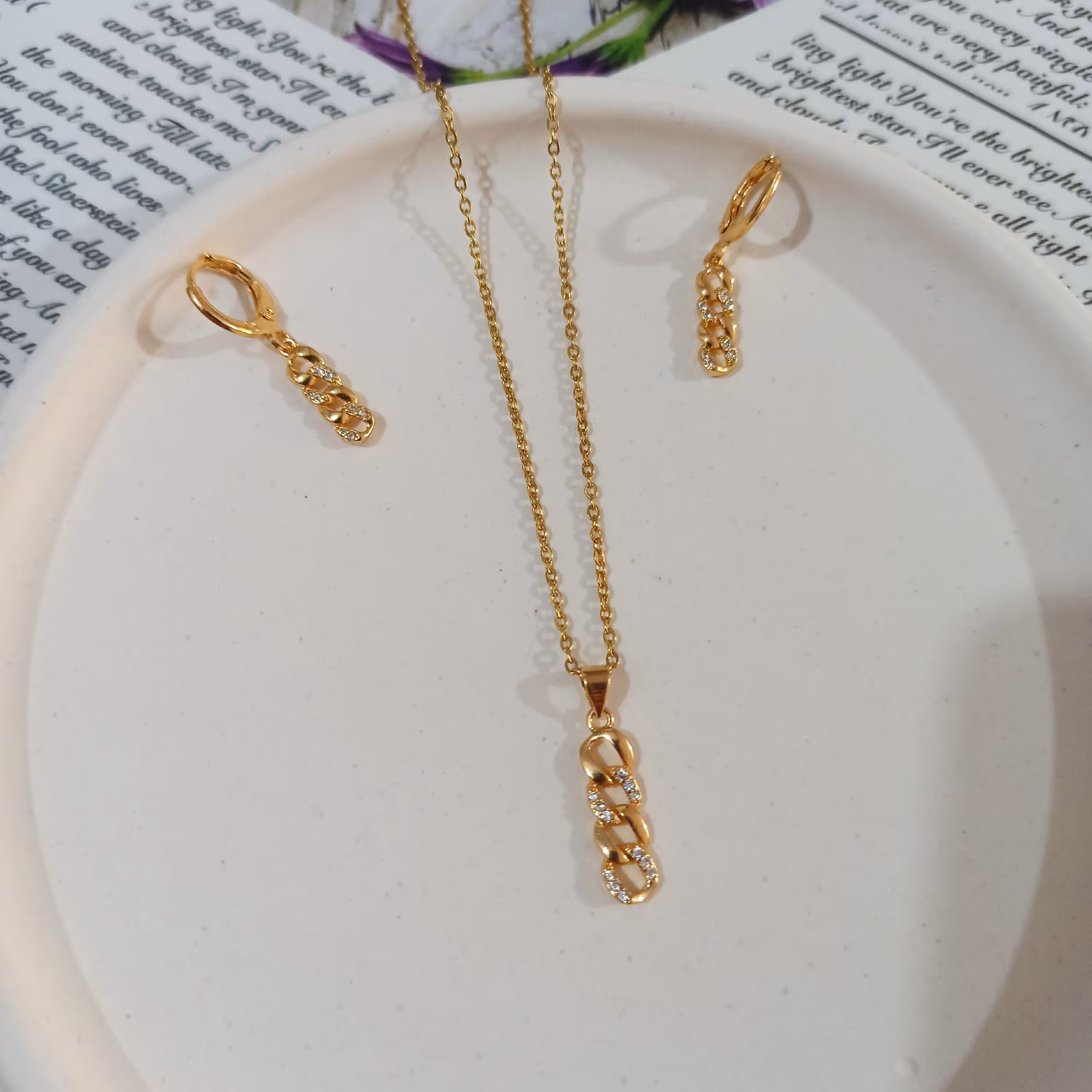 نیم ست zj نگین دار شامل گوشواره و پلاک و زنجیر اکسسوری شیک زنانه و دخترانه 