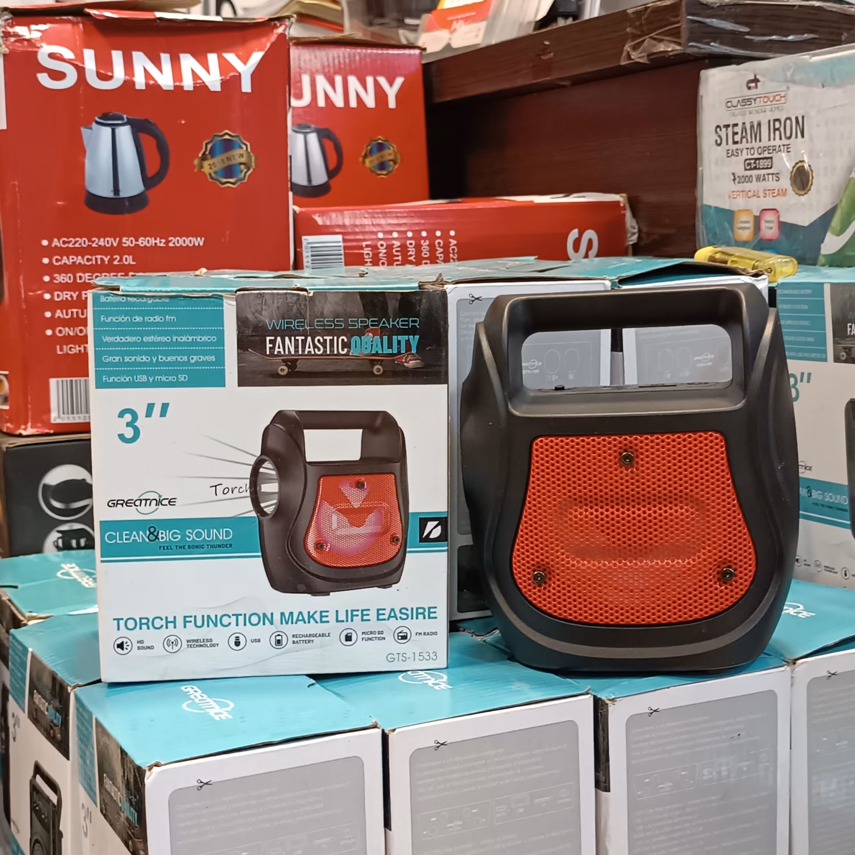 اسپیکر بلوتوثی قابل حمل مدل GTS1533 دارای چراغ قوه