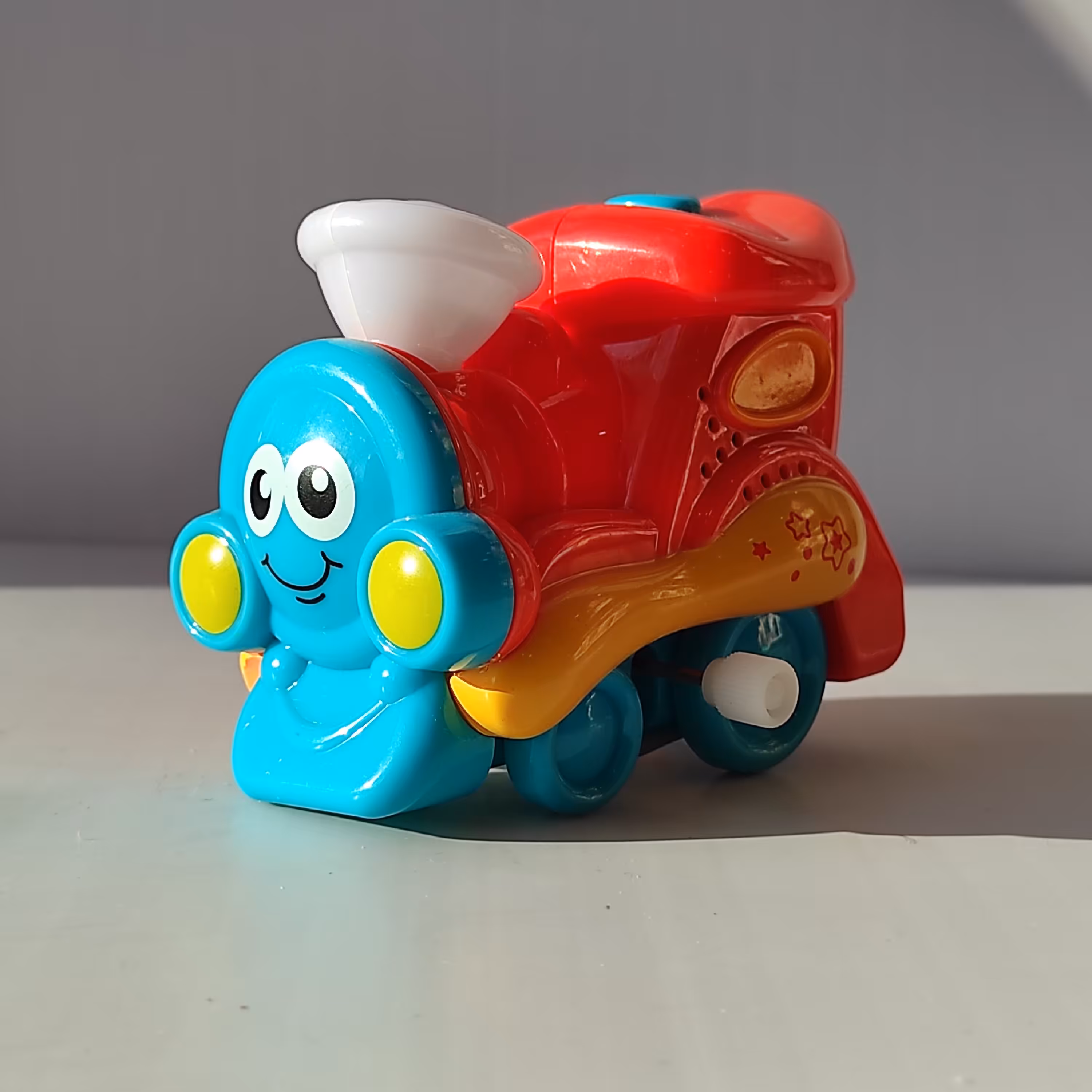 اسباب بازی قطار موزیکال چراغدار  چند رنگ کوکی از جنس پلاستیک کیفت عالی