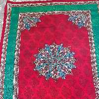 سفره ورومیزی قلمکاری صادراتی اعلا سایز 100در150 سانت ترکیب سبز وقرمزرنگ