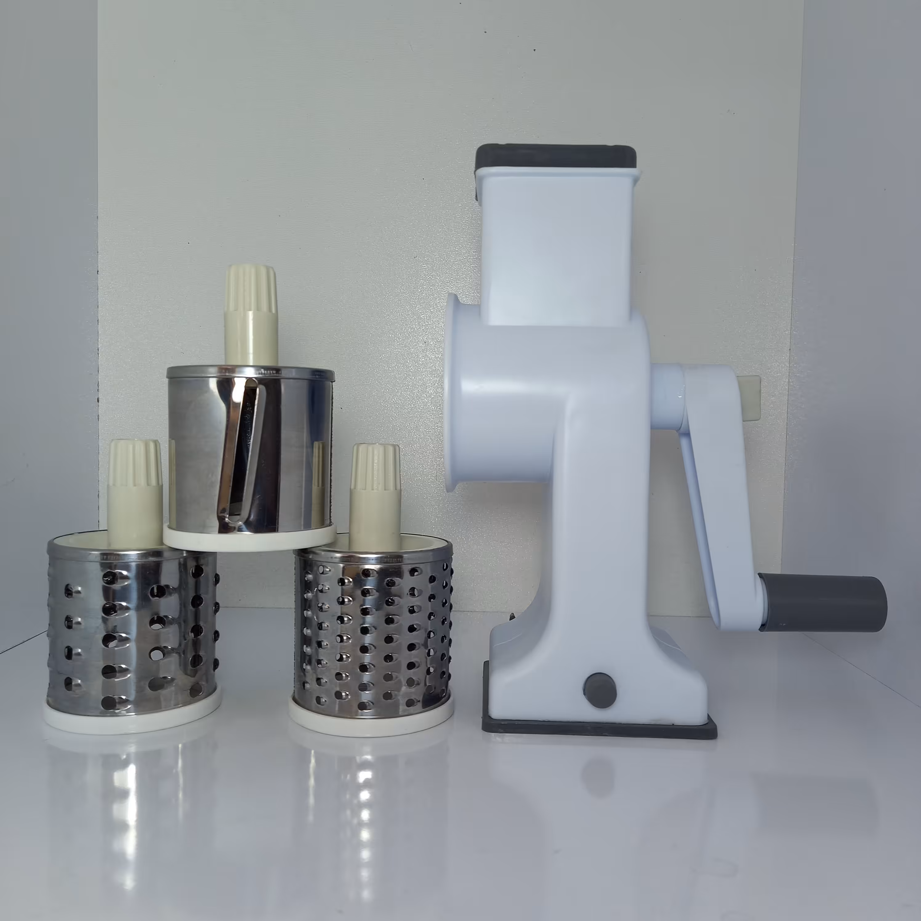 خردکن سه کاره دستی نوا ، رنده سه کاره چرخ گوشتی ، غذا ساز  دستی سه کاره ، با دو رنده ریز و درشت و حلقه زن استیل،پس کرایه