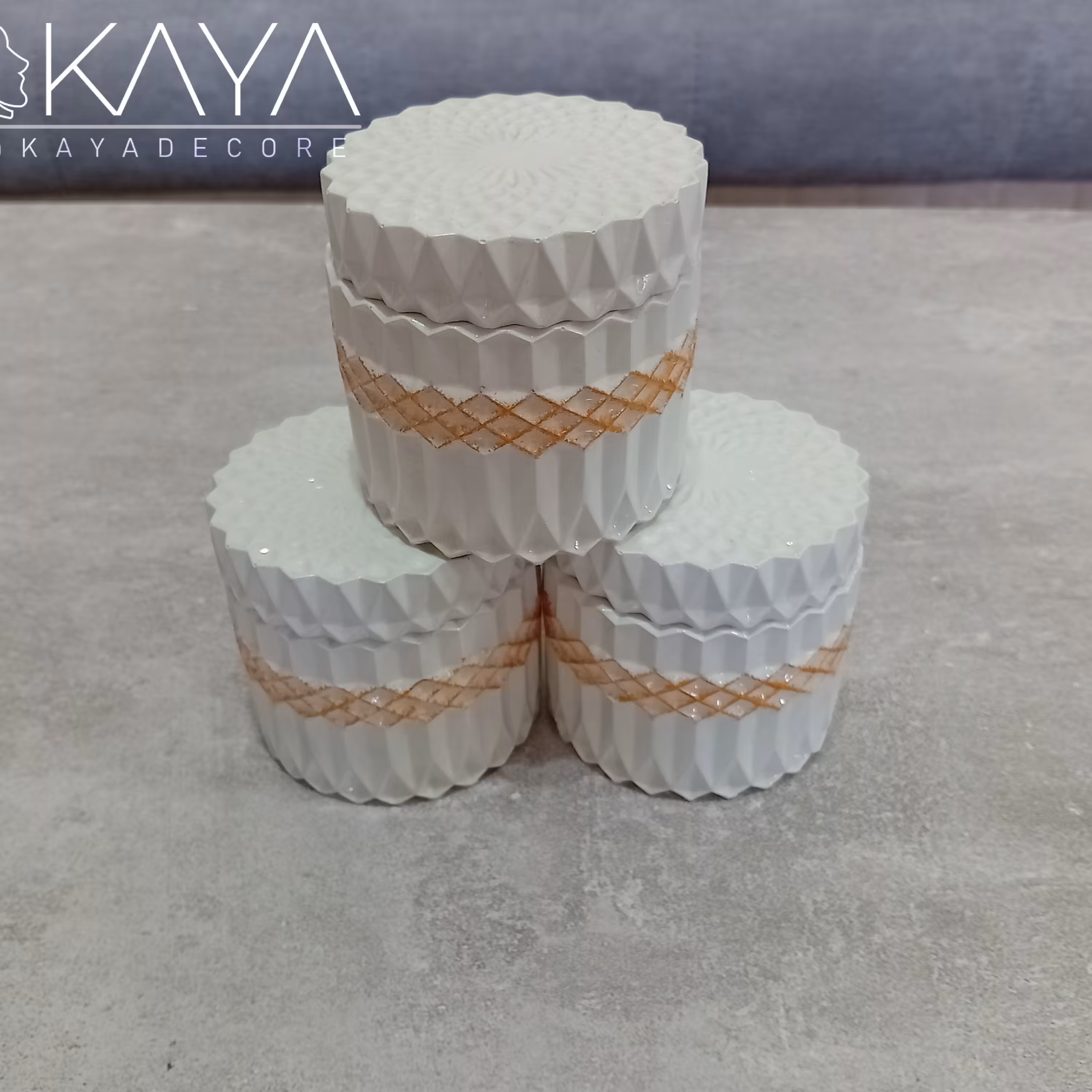 بانکه 3  عددی طرح الماسی رنگ سفید (دور طلایی) ارتفاع 9 سانت (ارسال رایگان)