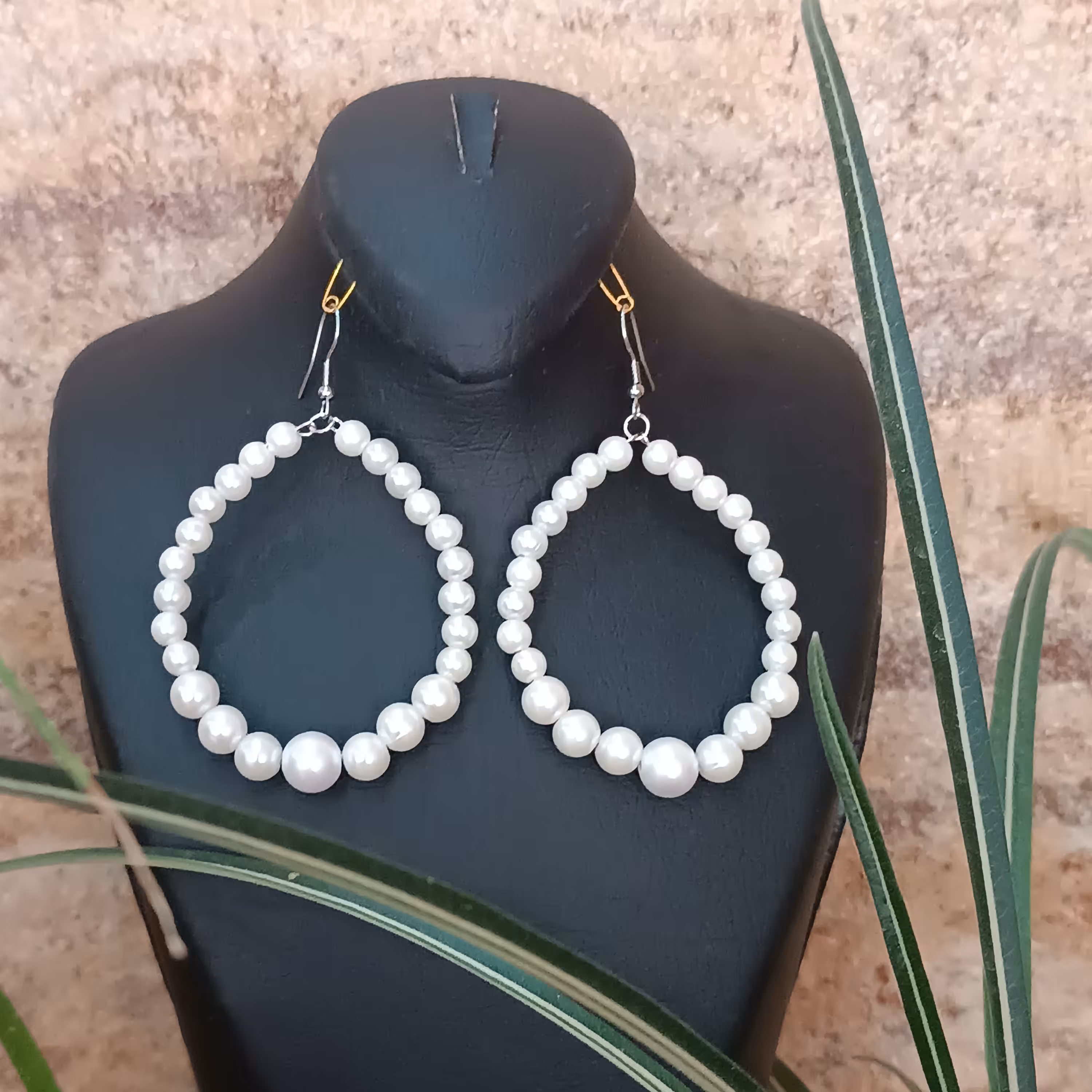 گوشواره ی مرواریدی .سفارش ساخت در سایزهای مختلف 