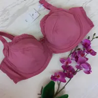 سوتین فنردار  پلی استر توری  کالباسی برند اروپایی وارداتی tu تی یو انگلیس سایز  90E