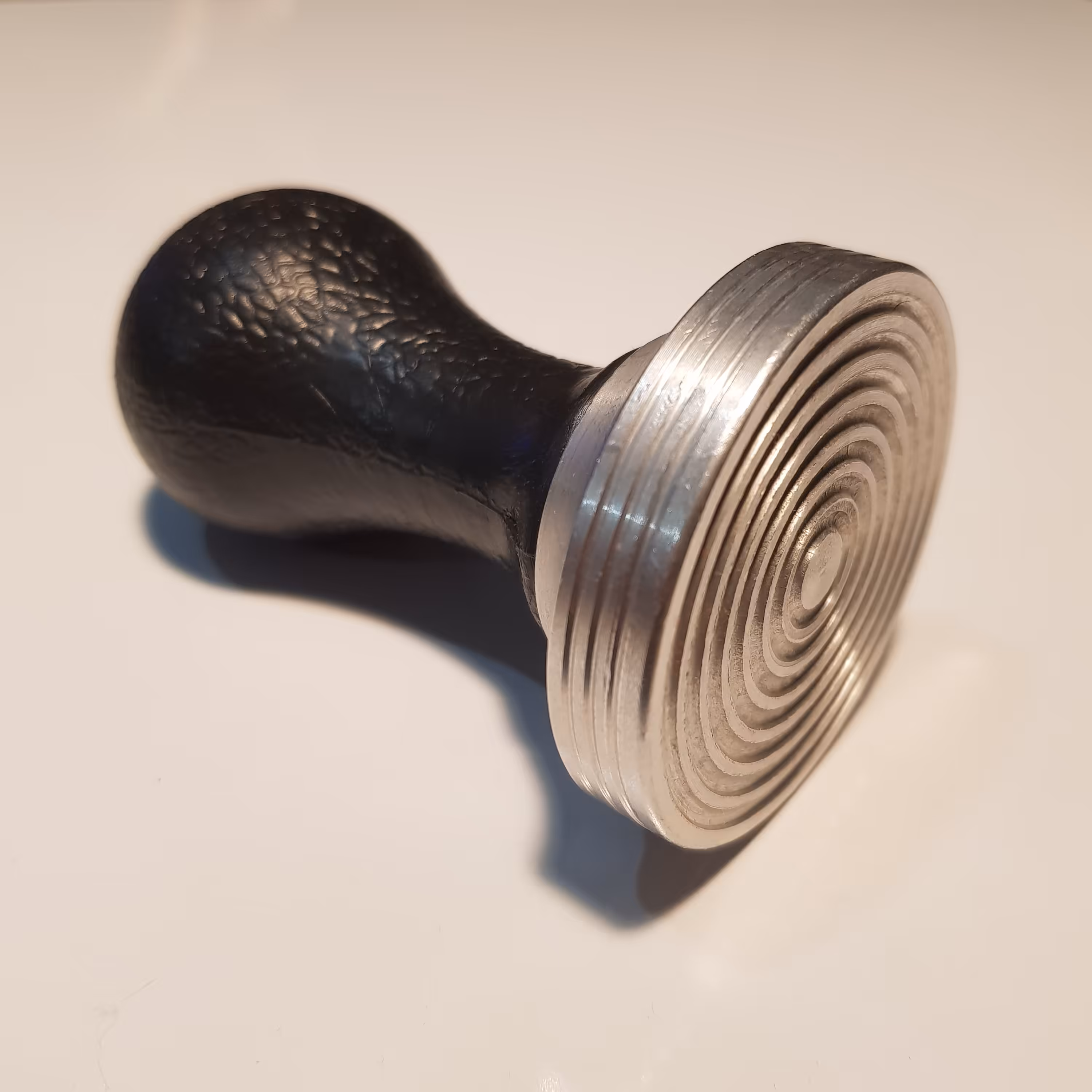 تمپر قهوه طرح تکنیکال،تمپر شیار دار،سایز 51،تمپرقهوه سایز خانگی،دسته پلاستیک فشرده ،تمپر خوش قیمت 