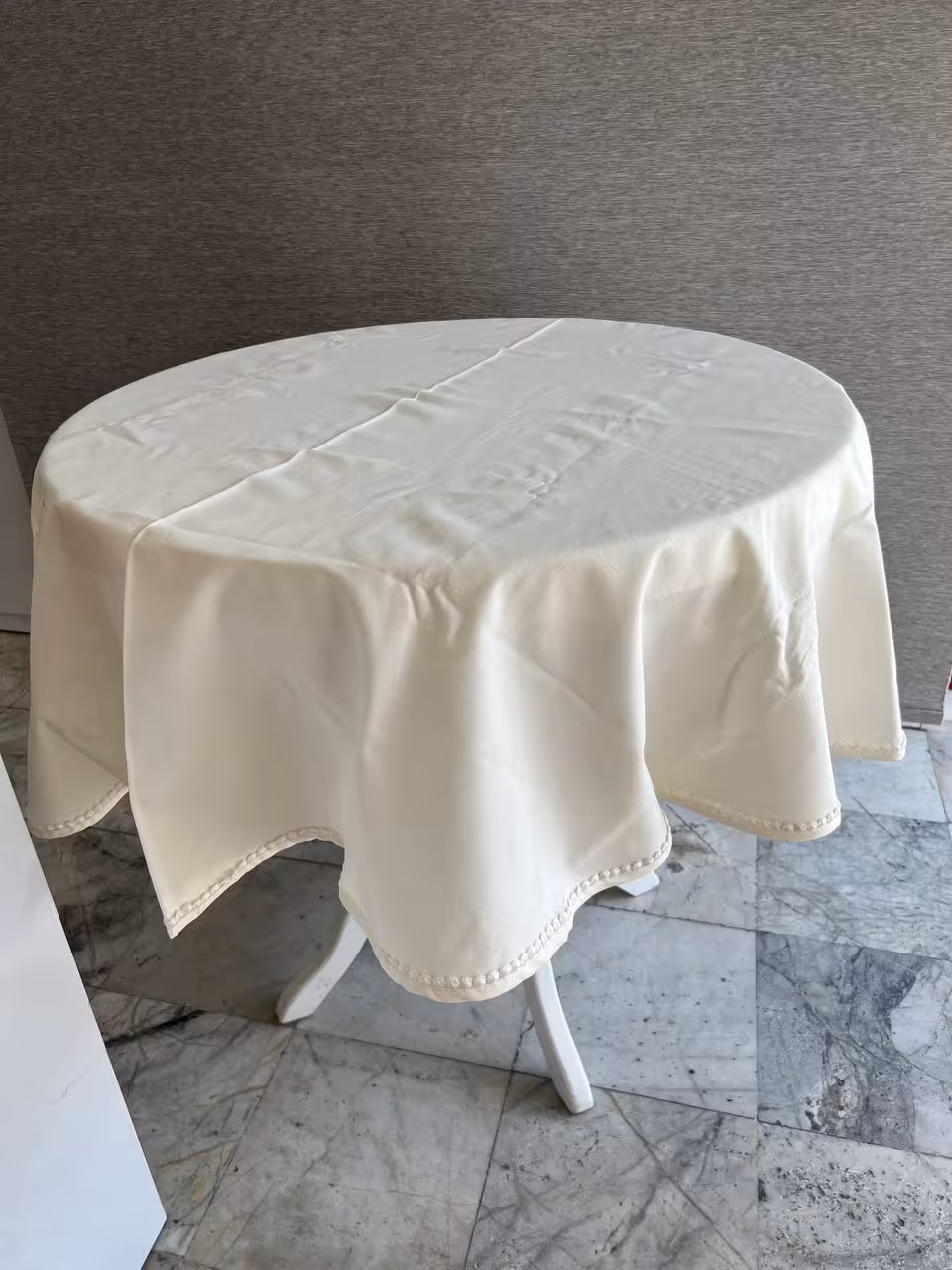 رومیزی گرد داک- طرح کرم نواردوزی شده