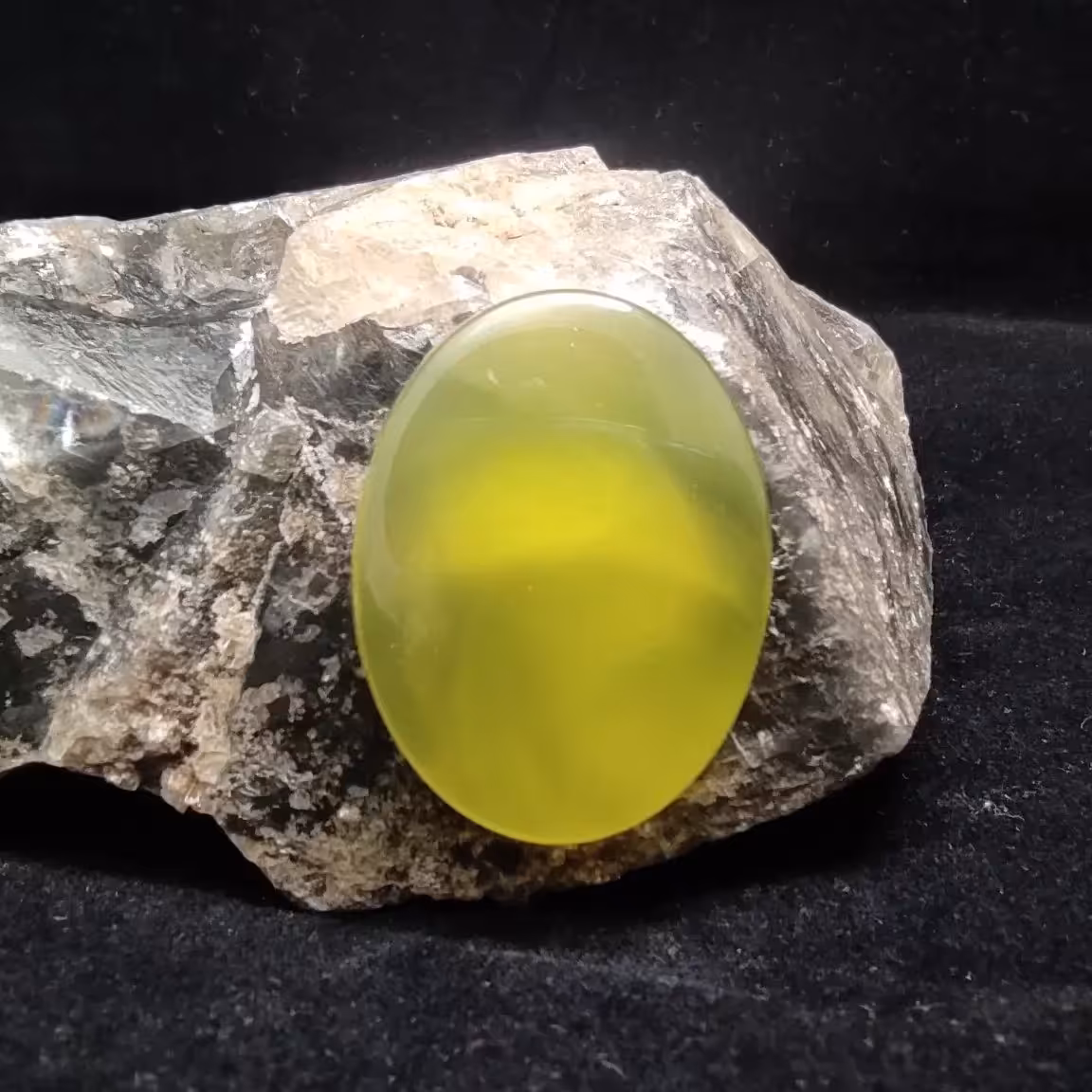 عقیق یمنی معدنی آب دار کیفیت عالی مناسب جهت گردنبند 