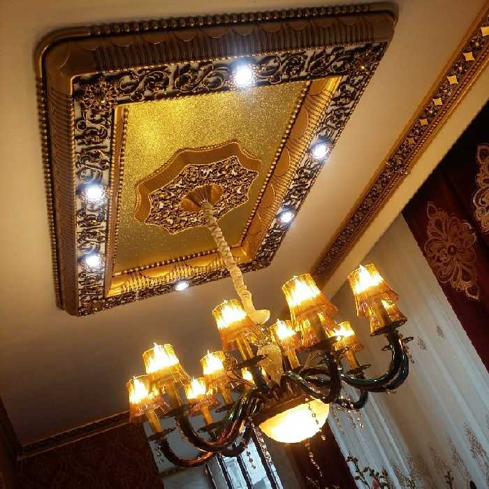 دور لوستری ( گل سقفی ) ( قاب سقفی ) مدل نورا طرح اکتا ابعاد 110 در 150 سانتیمتر مربع. 