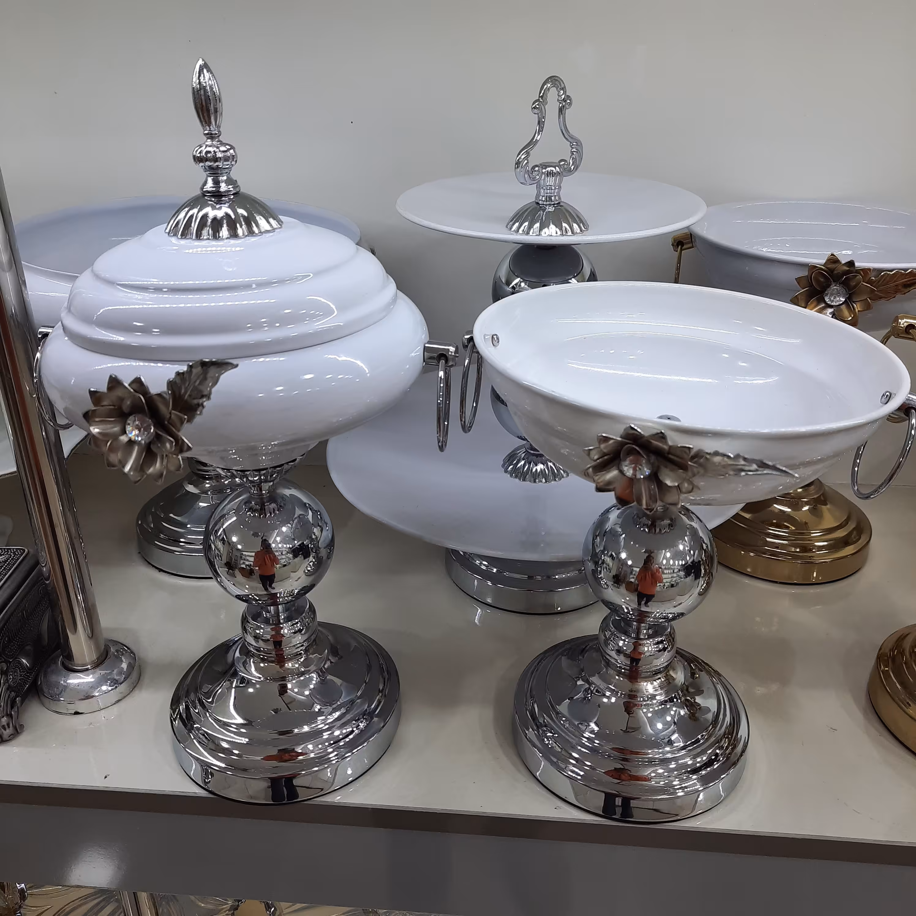 سرویس پذیرایی 4 تکه فلزی دورنگ سفید نقره ای