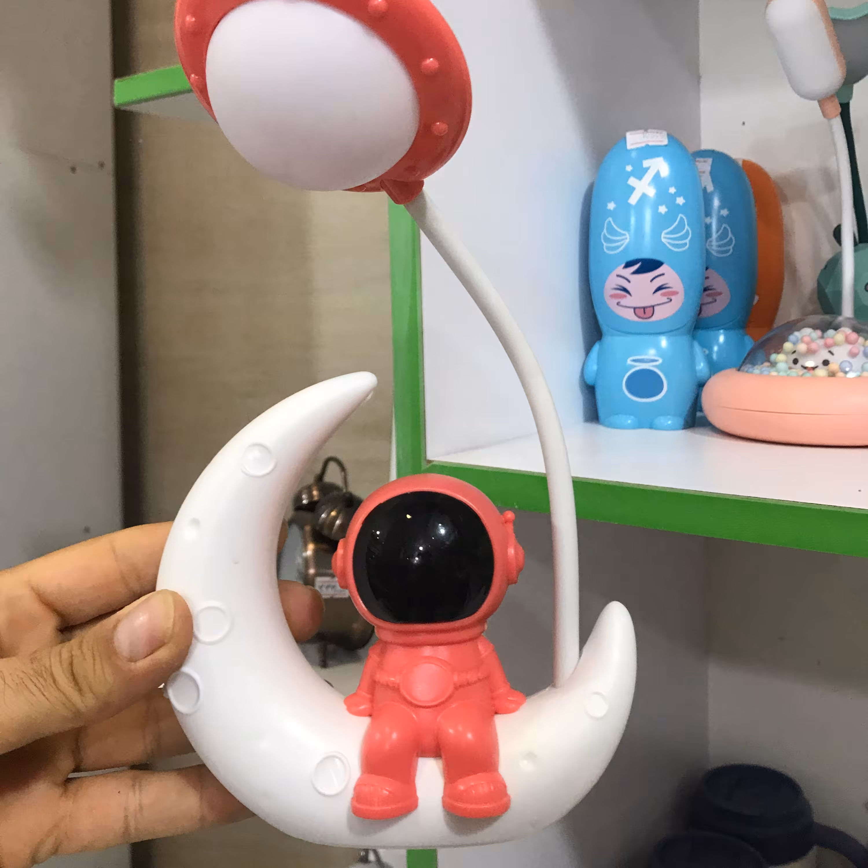 چراغ مطالعه و چراغ خواب طرح فضانورد