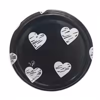 درب بانکه و شیشه قطر 8.5 طرح قلب سفید زمینه مشکی دونه ای 