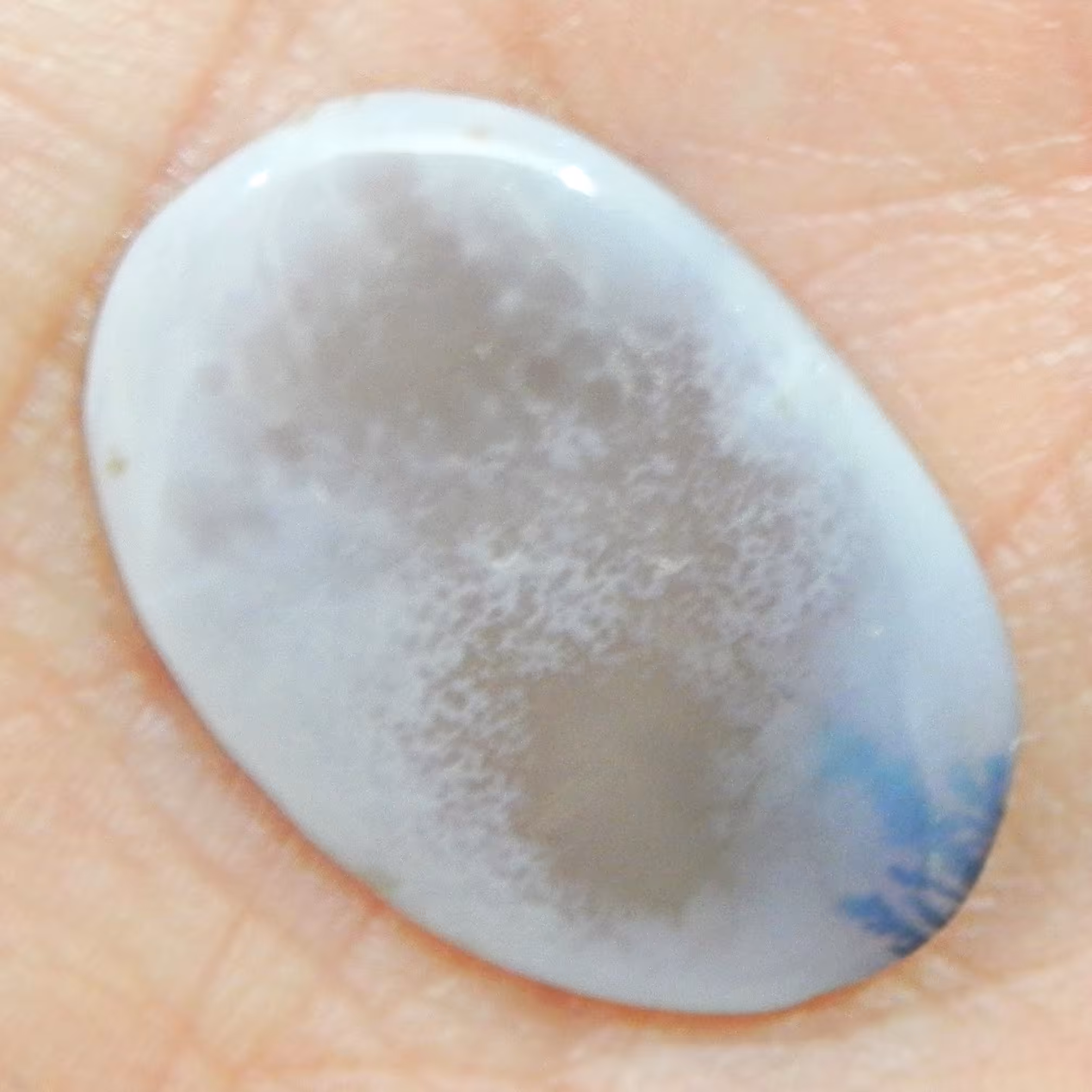 نگین عقیق شجر قائن اصل معدنی تراش بیضی دامله مناسب انگشتری کد2