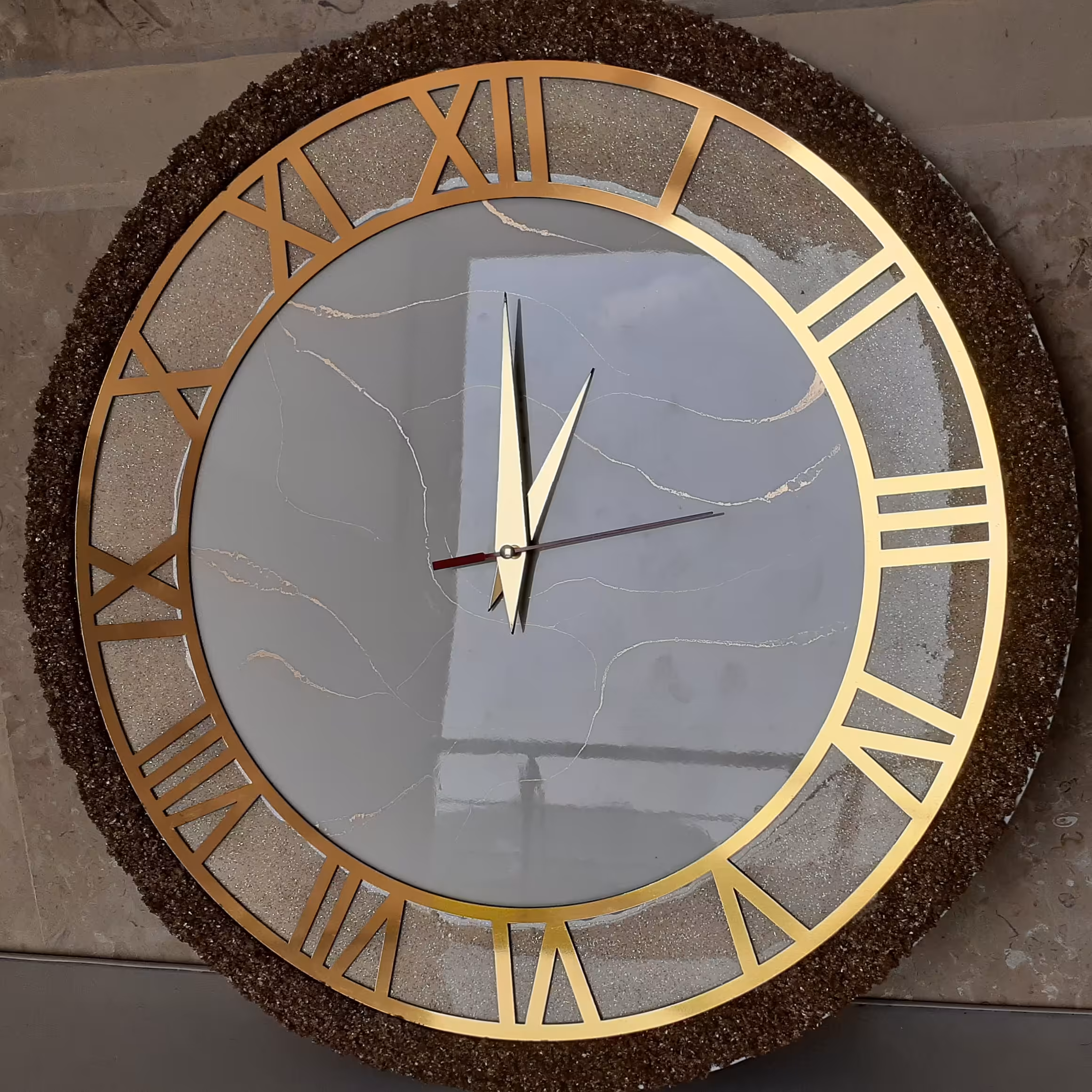 ساعت رزینی دور کریستال سفید