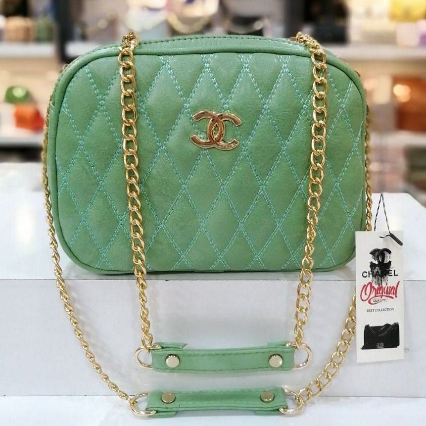 کیف دوشی کد921 دوخونه با بند زنجیری طلایی رنگ ثابت در رنگبندی عالی