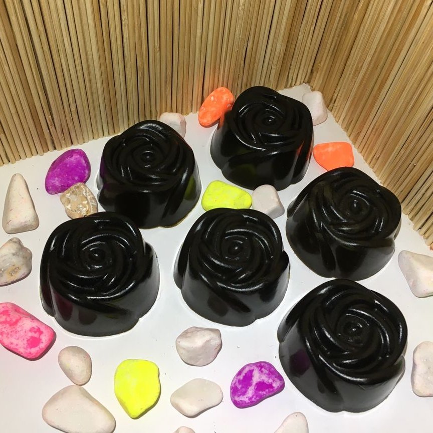 صابون زغال و زردچوبه (گلیسیرینه گیاهی دستساز 60 گرمی)