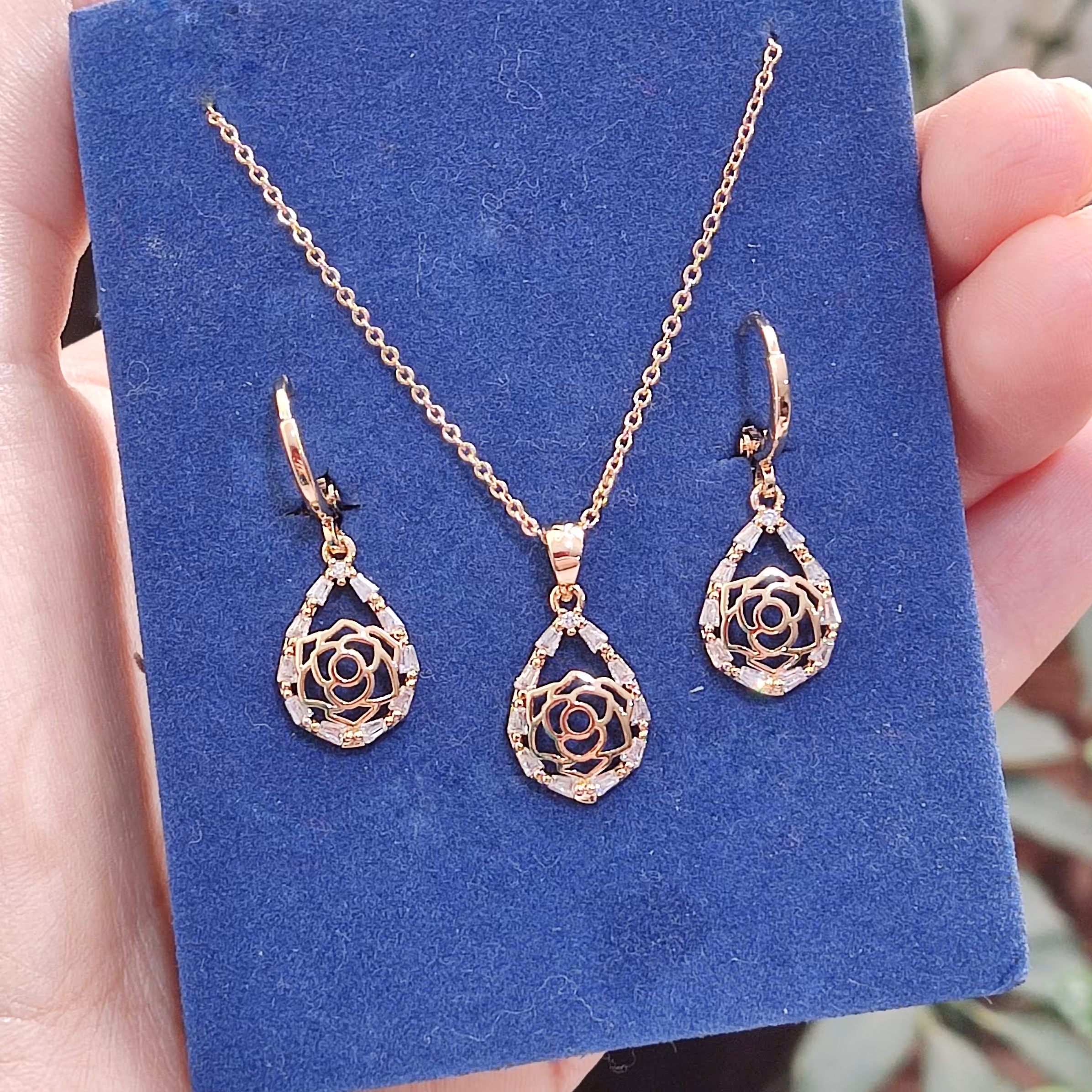 نیم ست ysx طرح گل نگین دار استیل رنگ ثابت  (با زنجیر) - اکسسوری عید