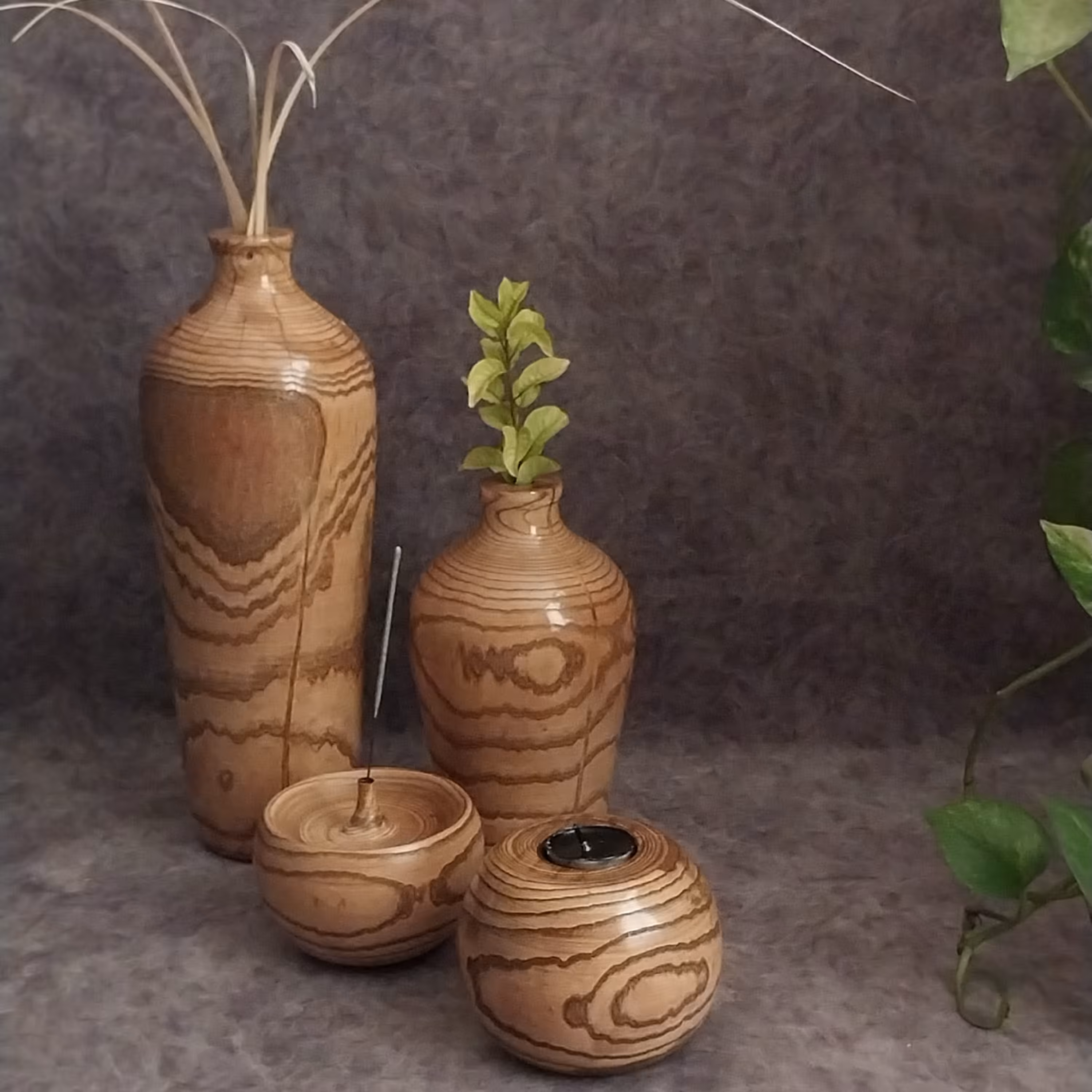 گلدان و شمعدان چوبی و جا عودی