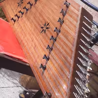 سنتورحرفه ای راستین ساز،چوب گردو،سیم بدرا آلمانی،گوشیها آبکاری،تازه ساخت و کوک شده