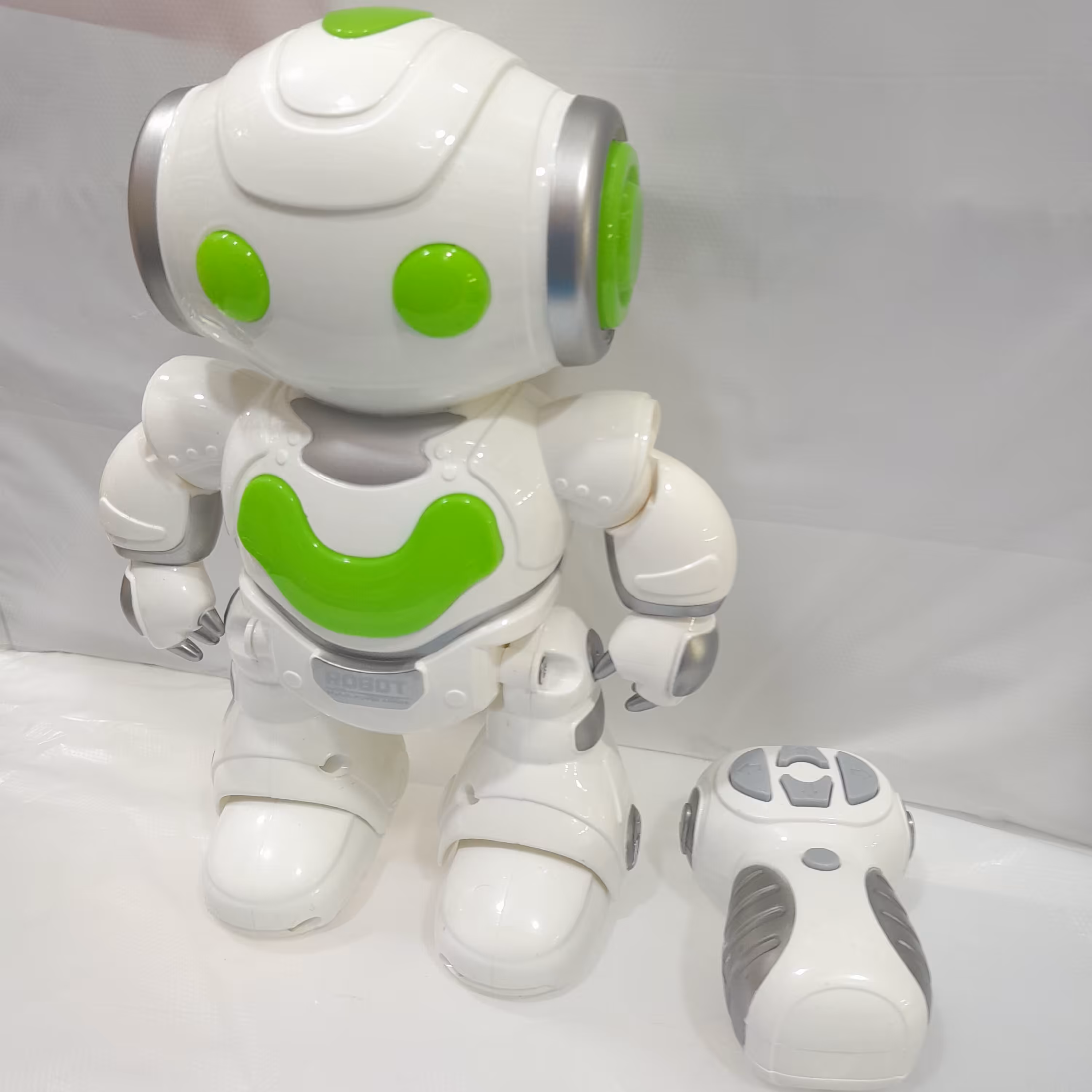 ربات کنترلی موزیکال اسباببازی رقاص آدم آهنی کنترلی