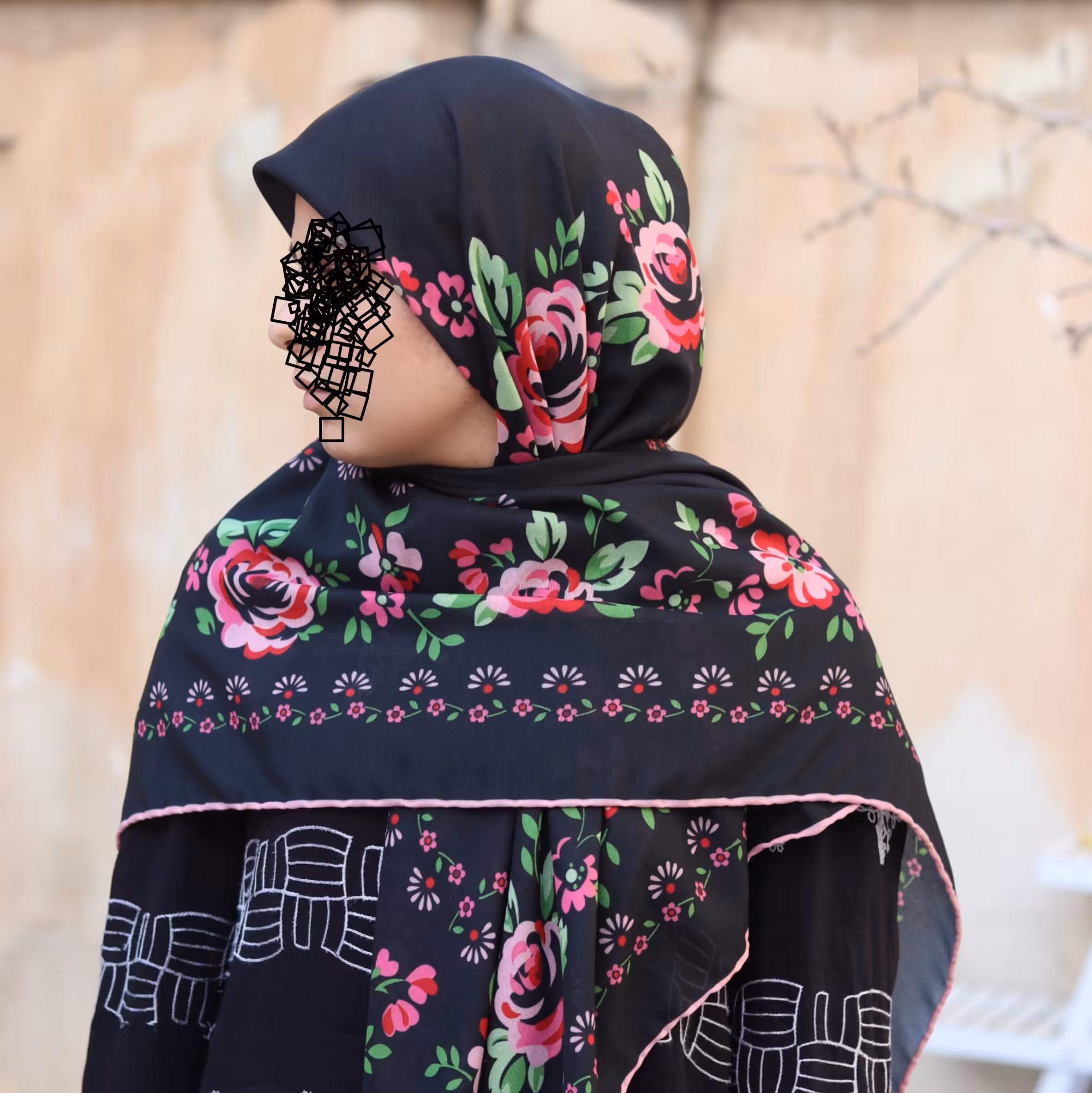 روسری نخی گلدار زمینه مشکی قواره 140 دور دست دوز