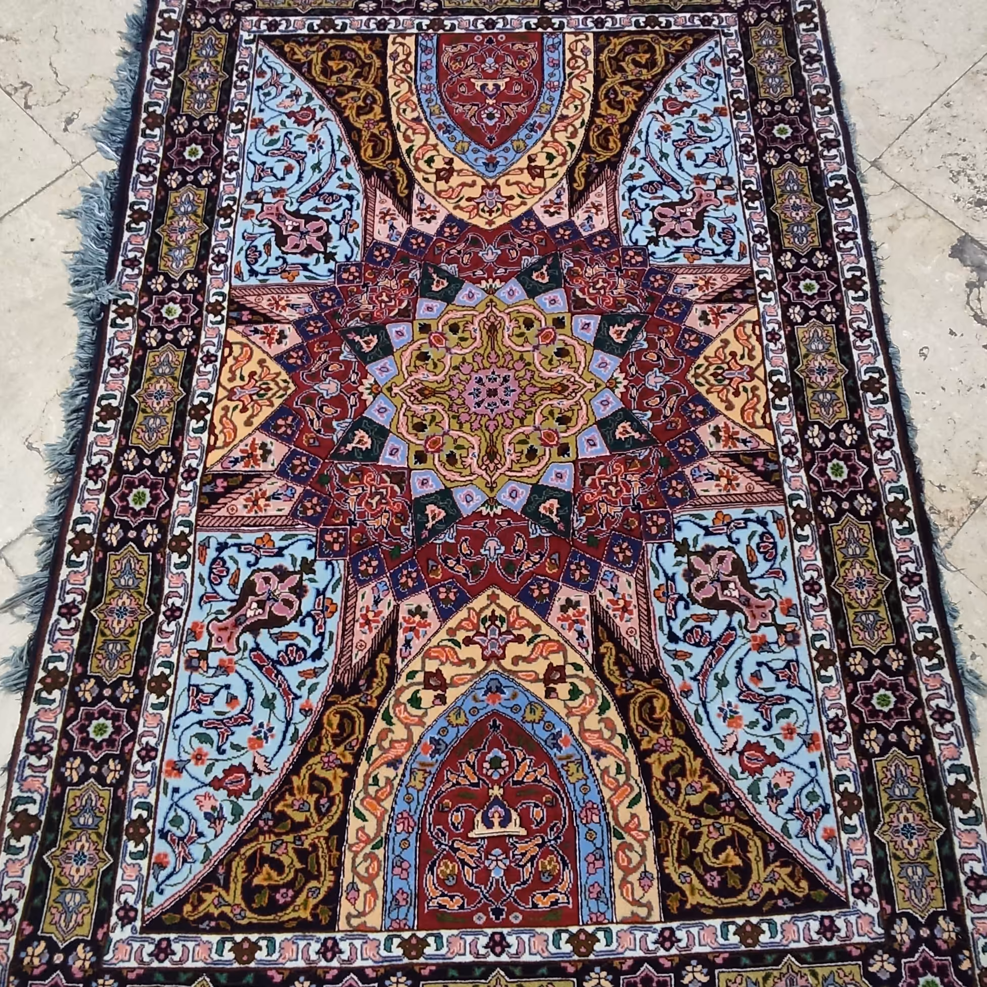 فرش دستبافت تک زرع نیم نقشه گنبد. چله نخ گل ابریشم استاد بافت تبریز 50رج 