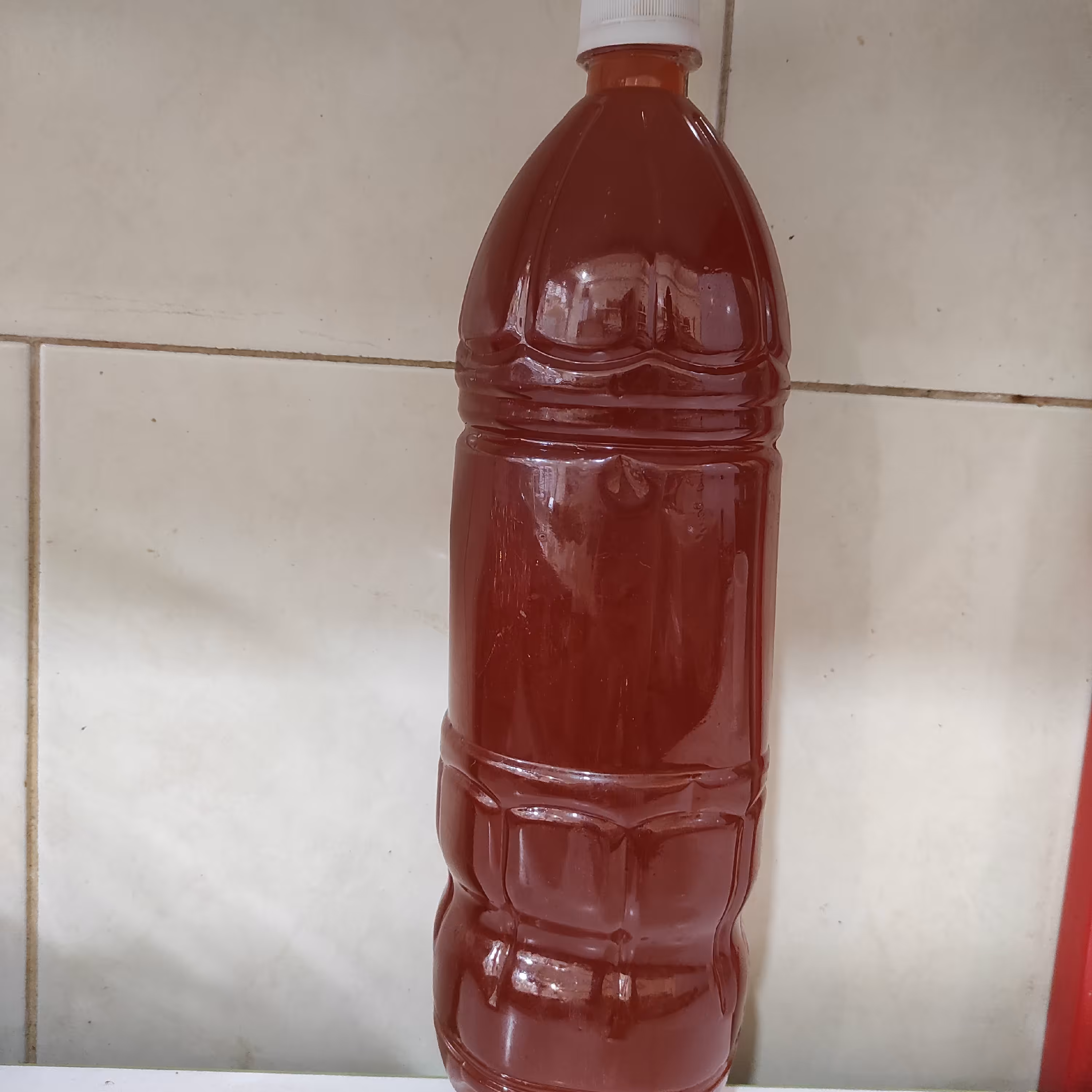 آبغوره صددرصد طبیعی بدون مواد افزودنی و نگهدارنده در بطری های یک لیتری و یک ونیم لیتری موجود است 