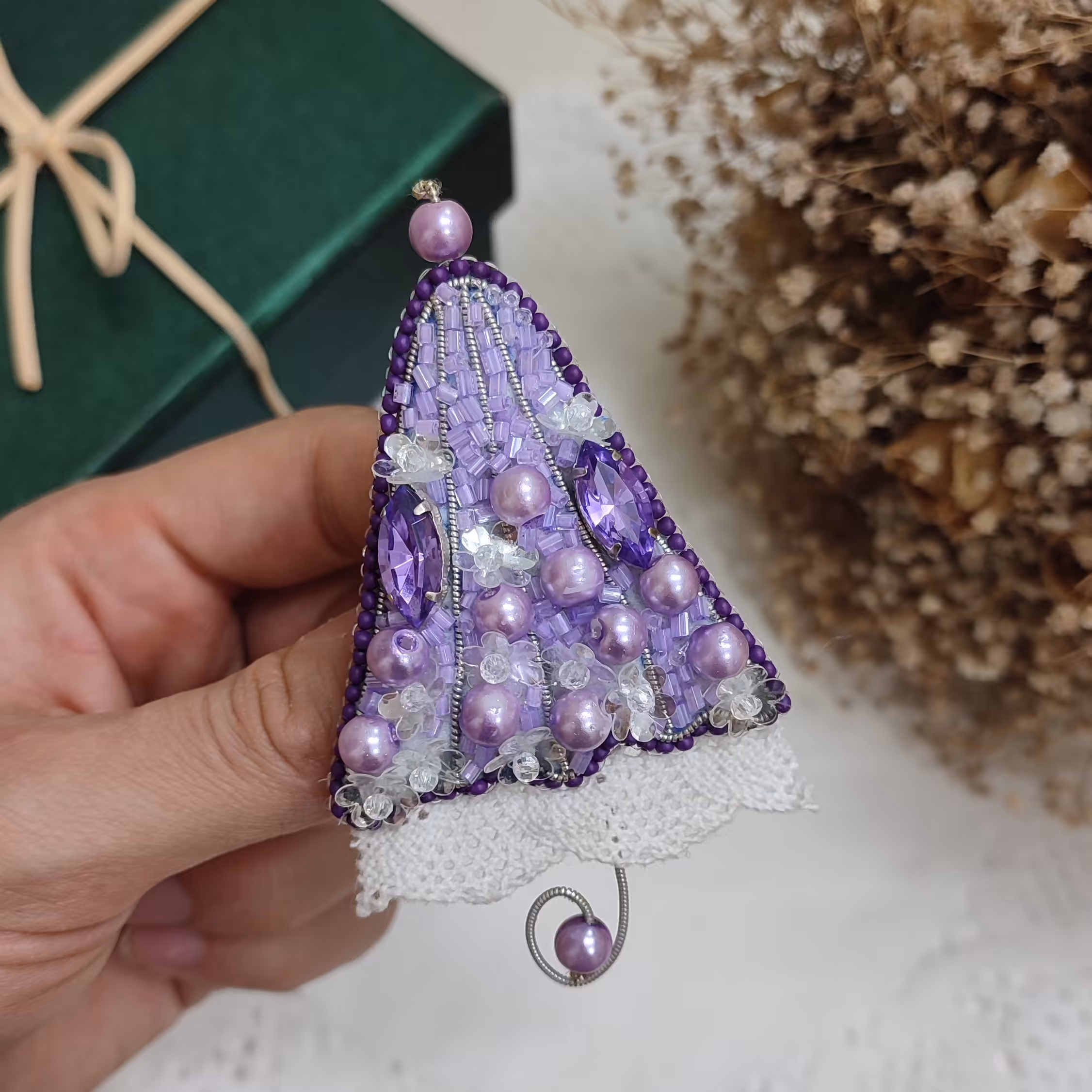 گلسینه جواهردوزی چتر بنفش رنگ 