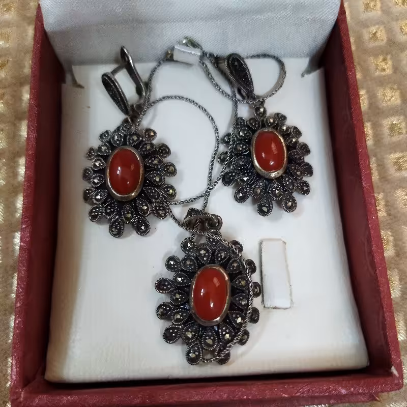 نیم ست گوشواره و گردنبند 