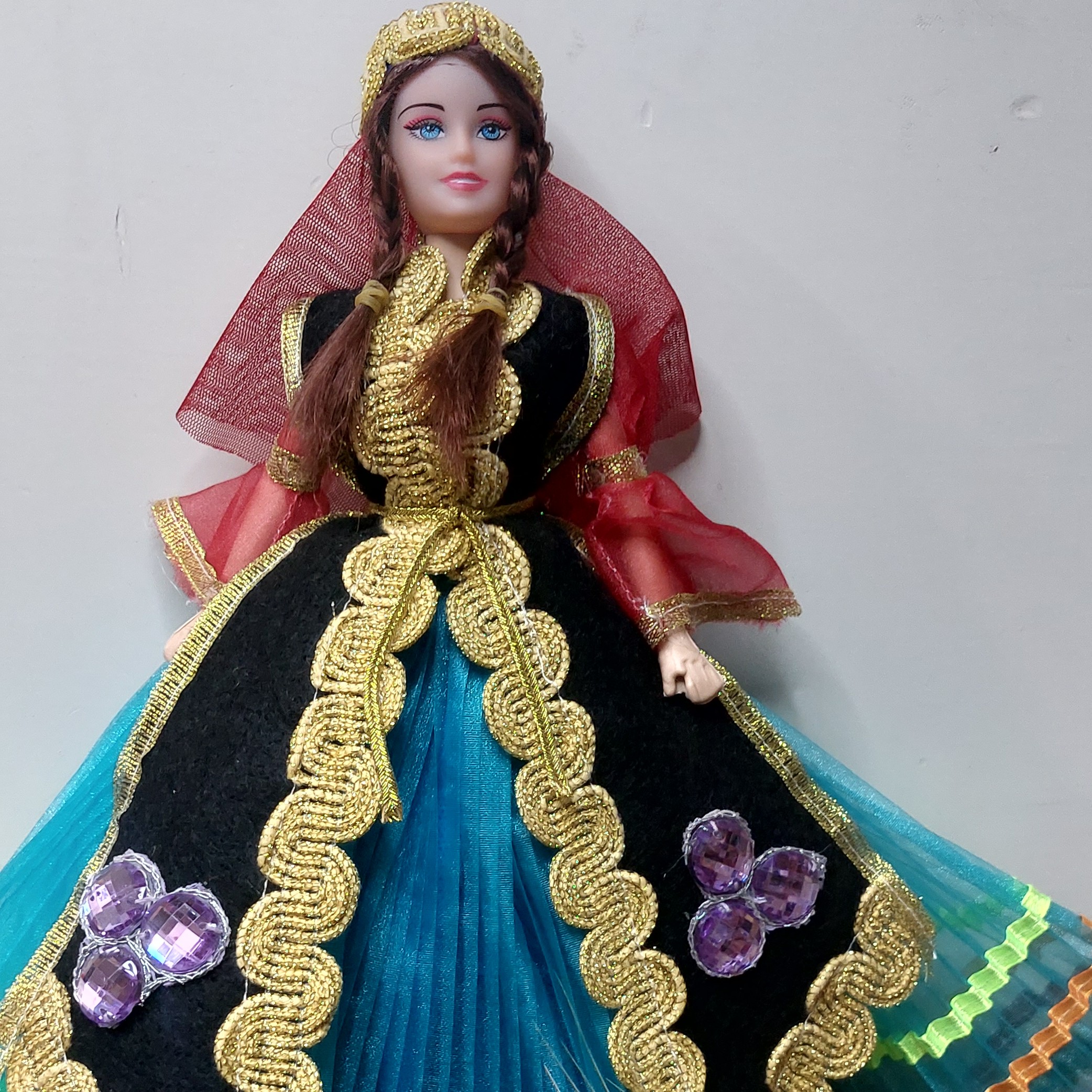عروسک پرچین زیبای