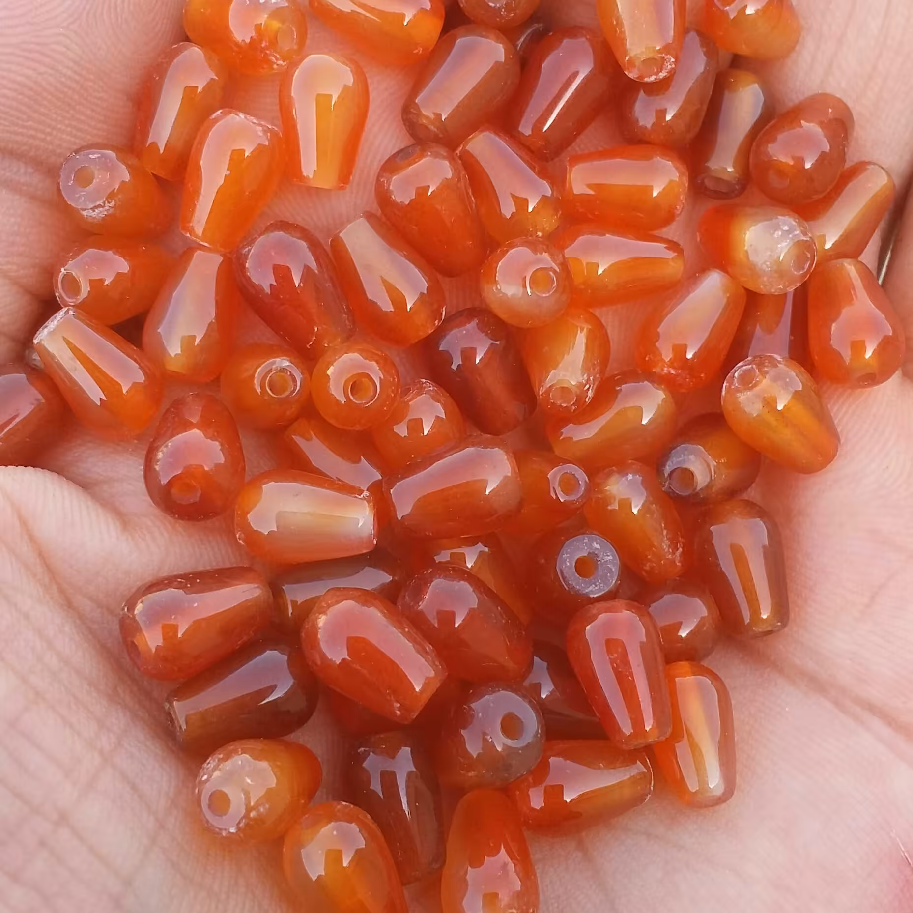 عقیق مهره سنگ عقیق صد در صد طبیعی تراش گلابی سایز کوچک 