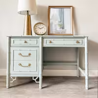 میز تحریر فوق العاده زیبا با صندلی هم جنس