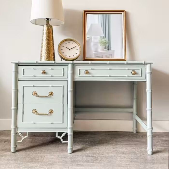 میز تحریر فوق العاده زیبا با صندلی هم جنس