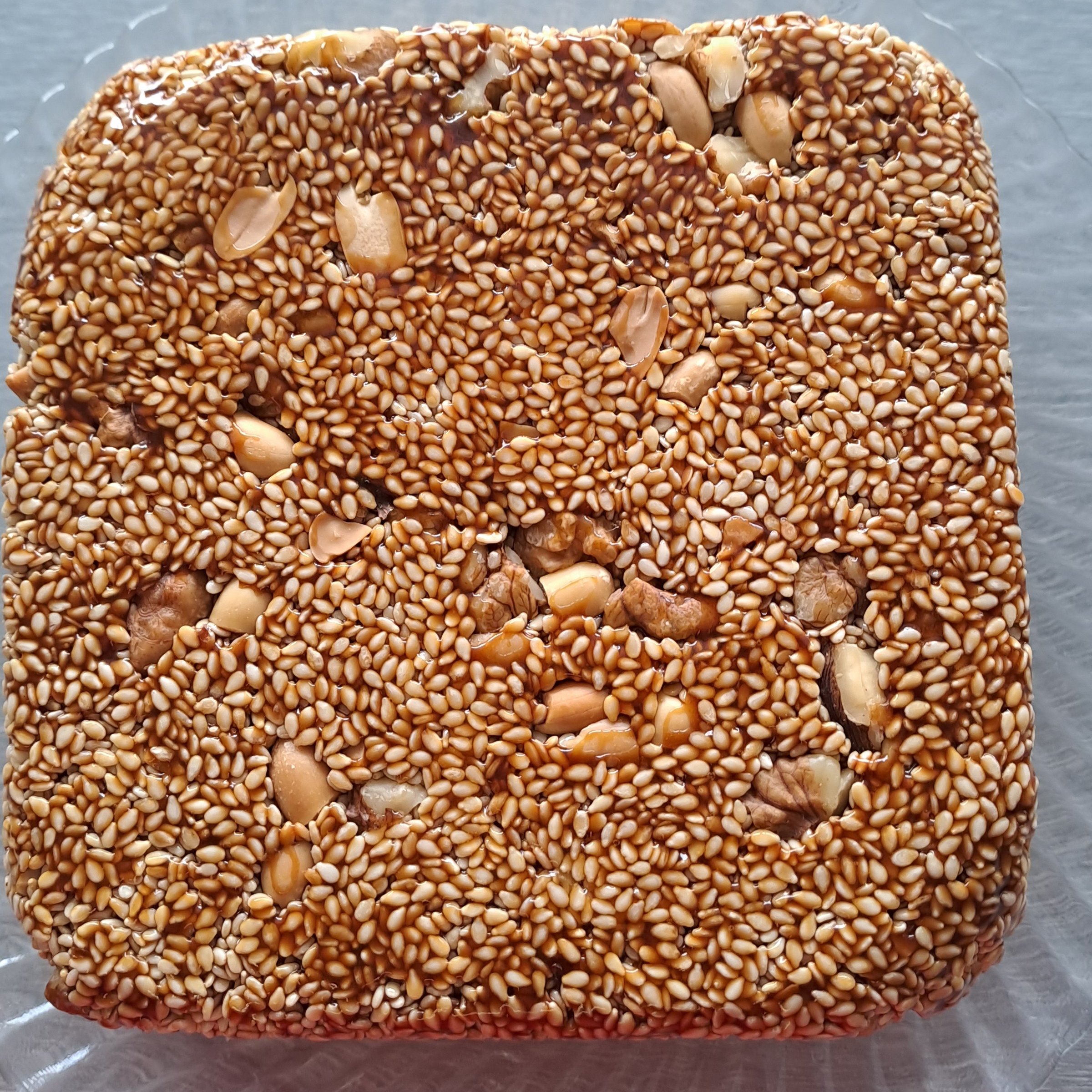 کنجد عسلی با مغز گردو و بادام خوشمزه و مقوی بدون شکر 200 گرمی
