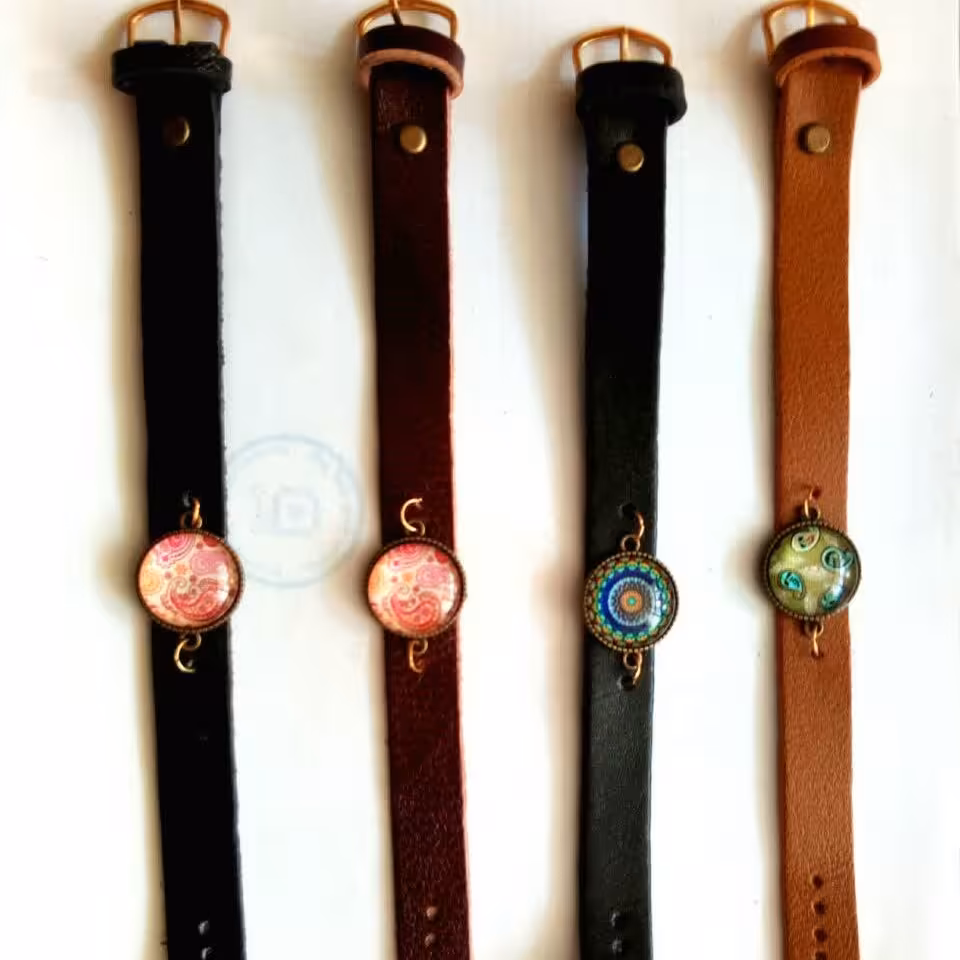 دستبند چرمی نگین دار