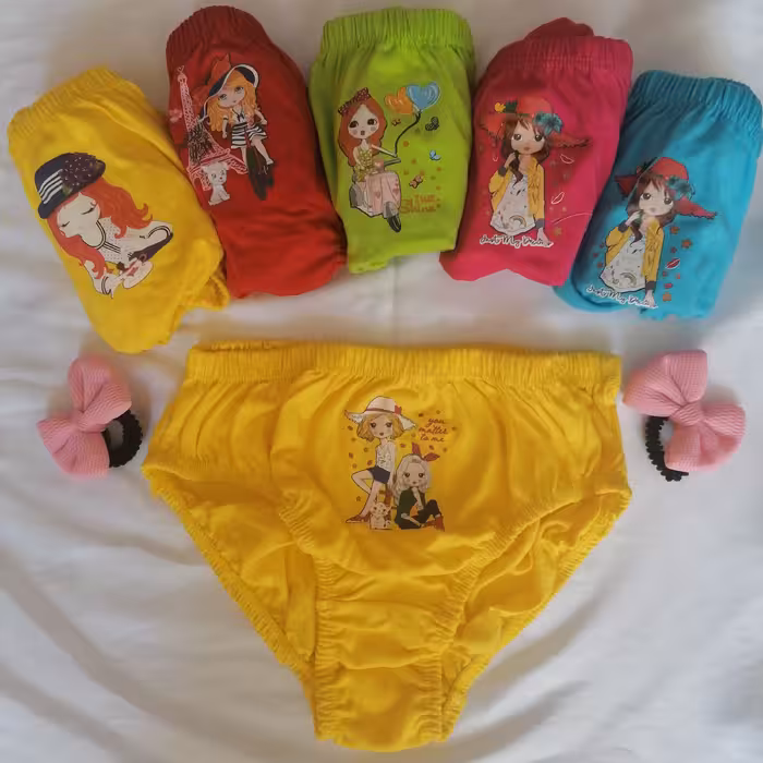 شورت بچگانه.                                                                  مناسب برای سن 9 تا 11 سال