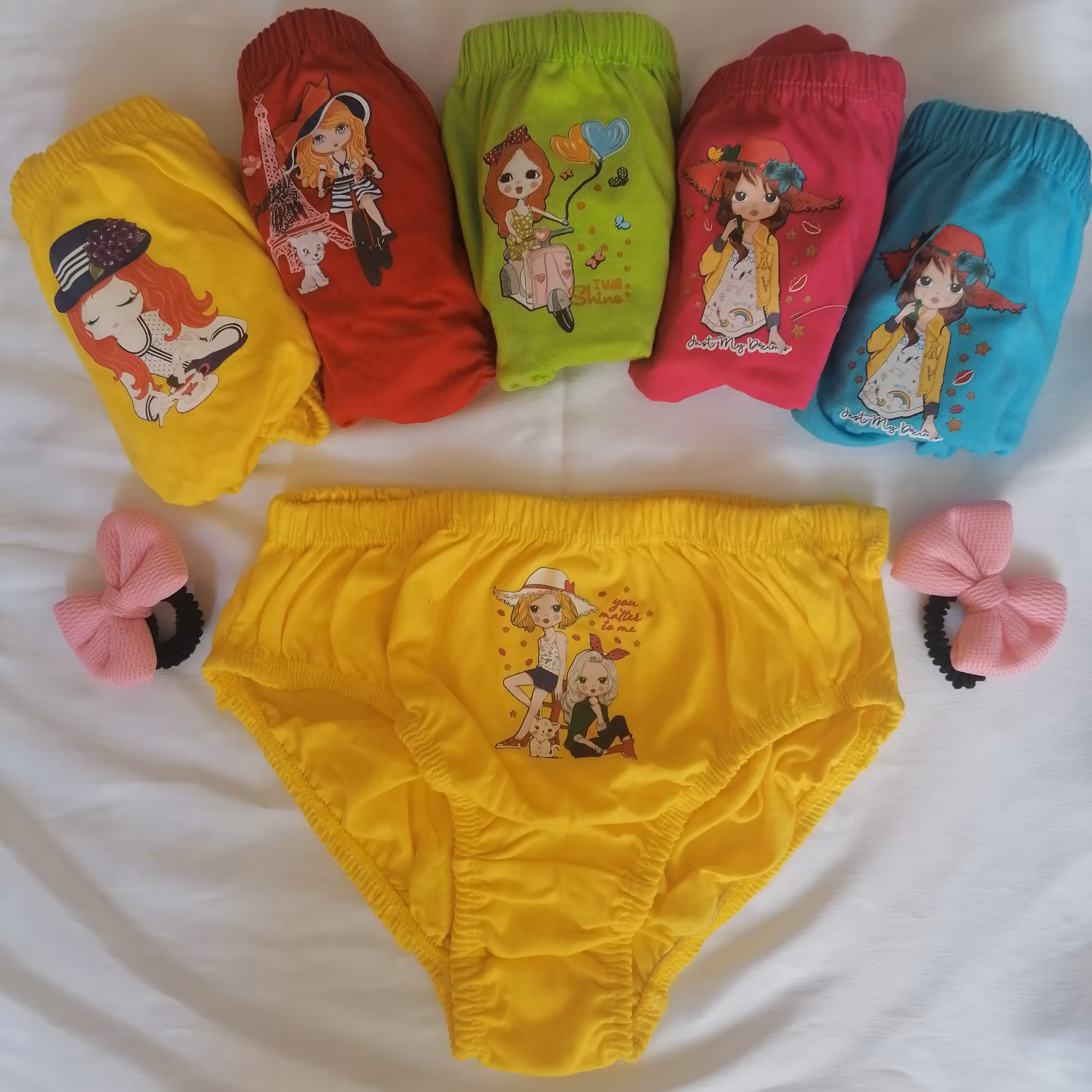 شورت بچگانه.                                                                  مناسب برای سن 9 تا 11 سال