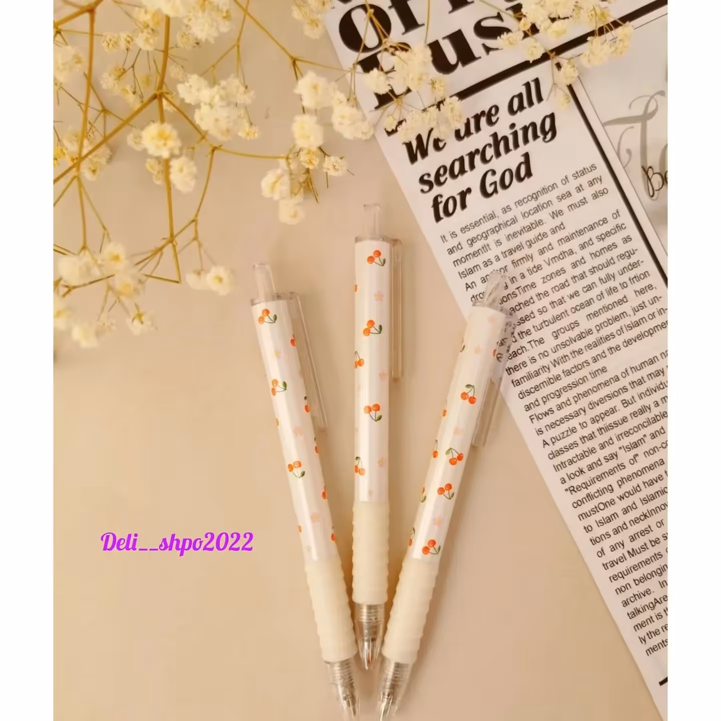 خودکار آلبالویی رنگ جوهر مشکی بسیار روان بدنه این خودکار سبک است.