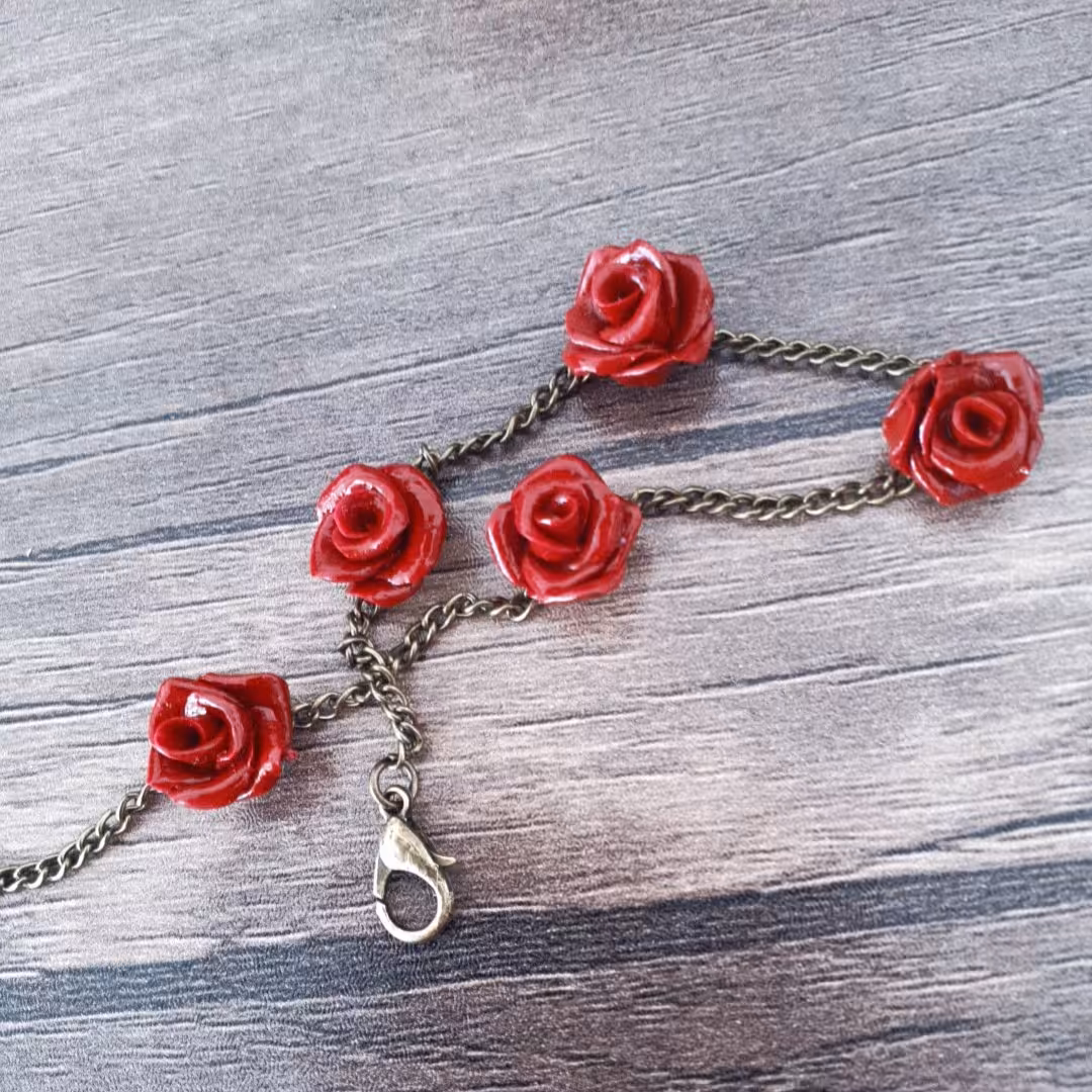 دستبند گل سرخ
