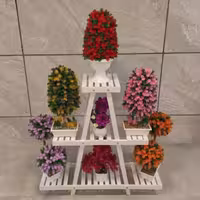 استند. گلدان هرمی سفید