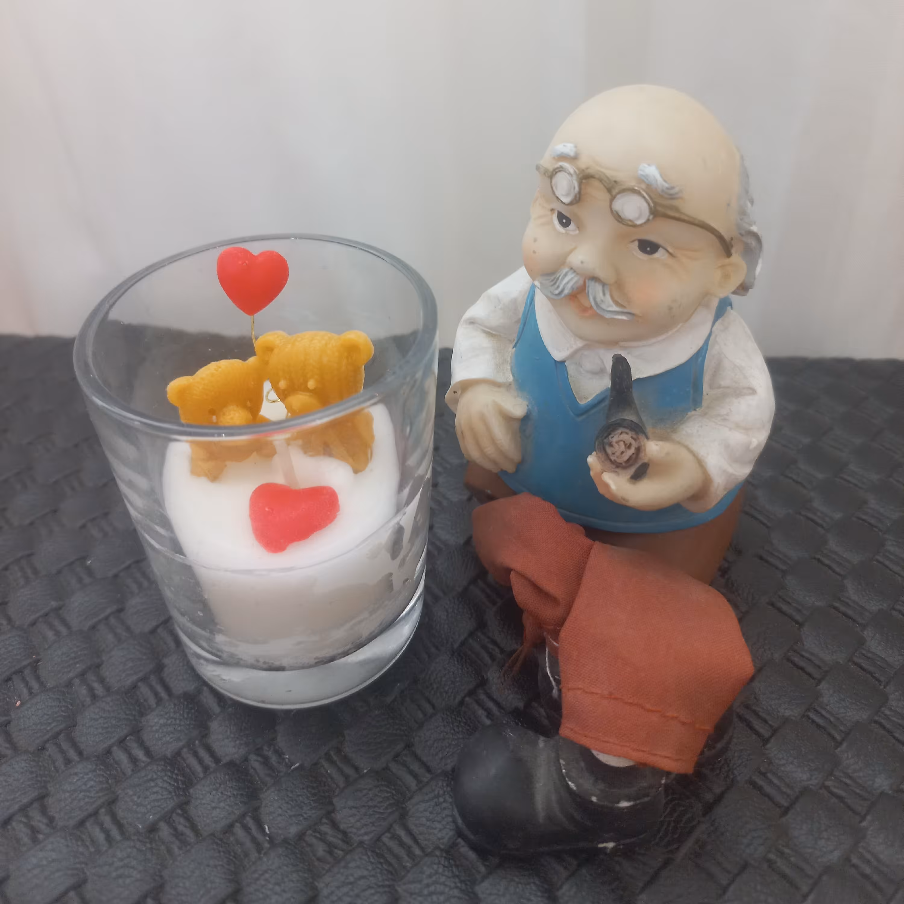 شمع شات خرس قهوه ای عاشق . با کیفیت مناسب . به همراه بسته بندی زیبا