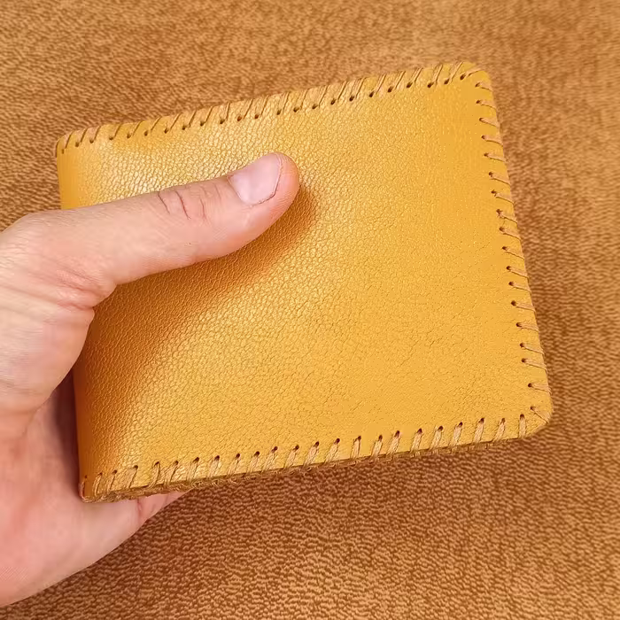 کیف جیبی مردانه.دست دوز چرم بزی سوپر رنگ زرد ابعاد تاشده 10×13