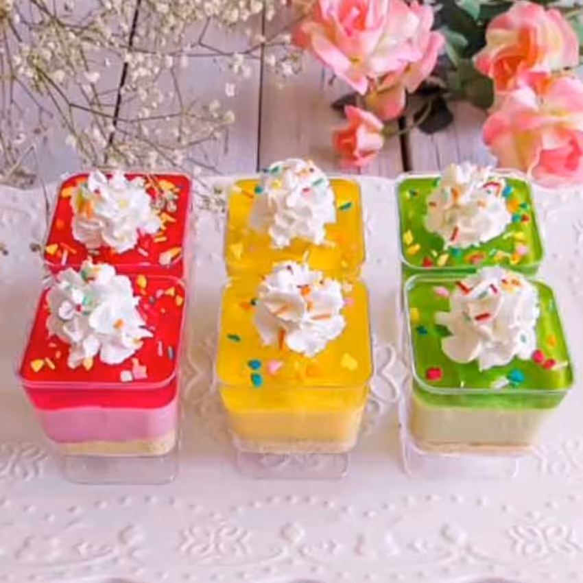 پک 8 تایی ظرف دسر و جار کیک با ارتفاع 7 و دهانه 7 و نیم سانت