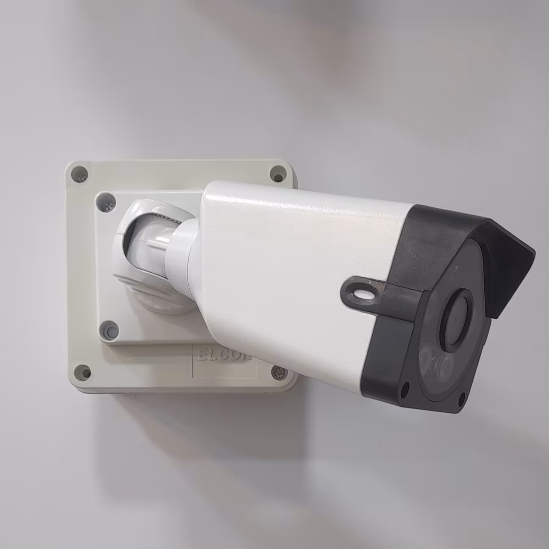 دوربین مداربسته 5 مگاپیکسل IP تحت شبکه - ایمن الکترونیک 