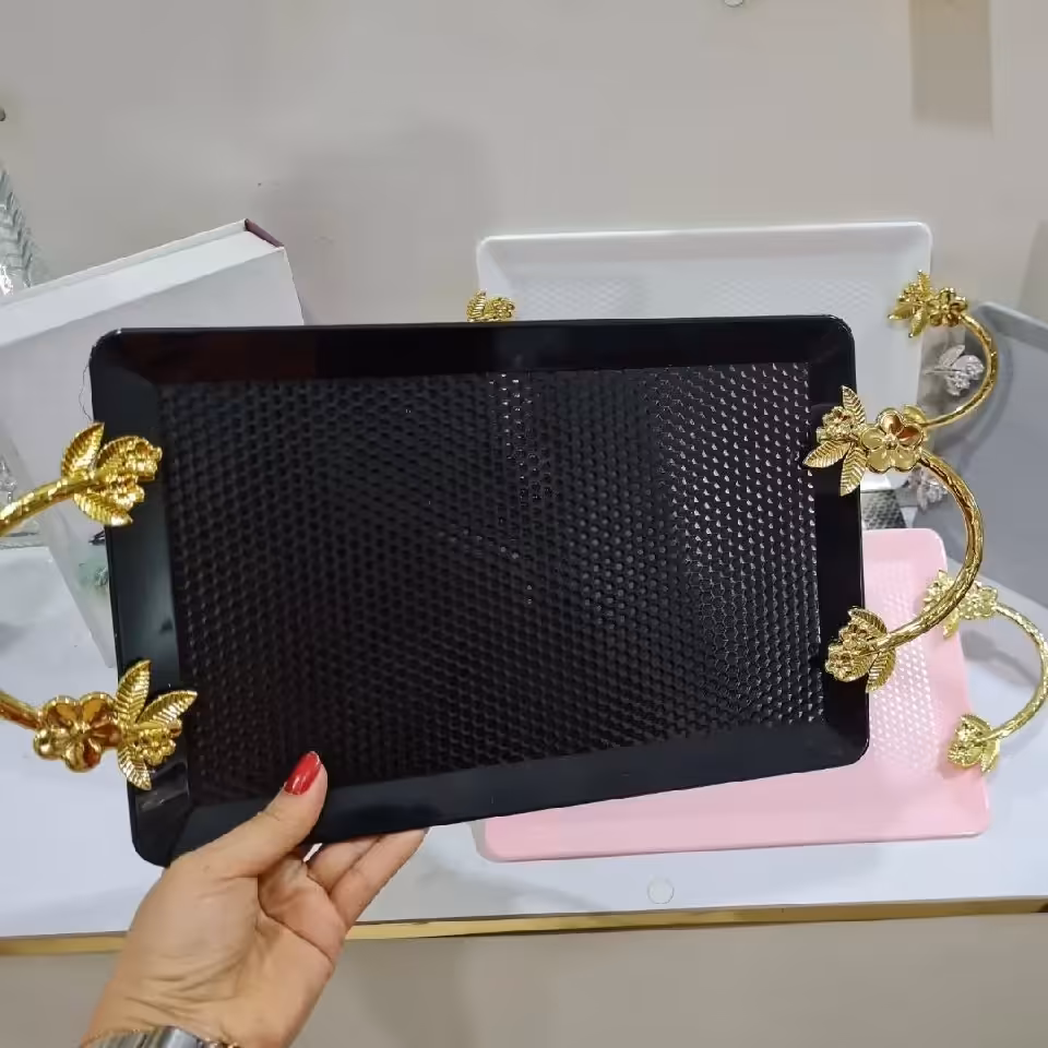 سینی پذیرایی دسته دار جنس پلاستیک با کیفیت بسیار بالاااا رنگبندی جذاب لطفا قبل از سفارش موجودی بگیرید 