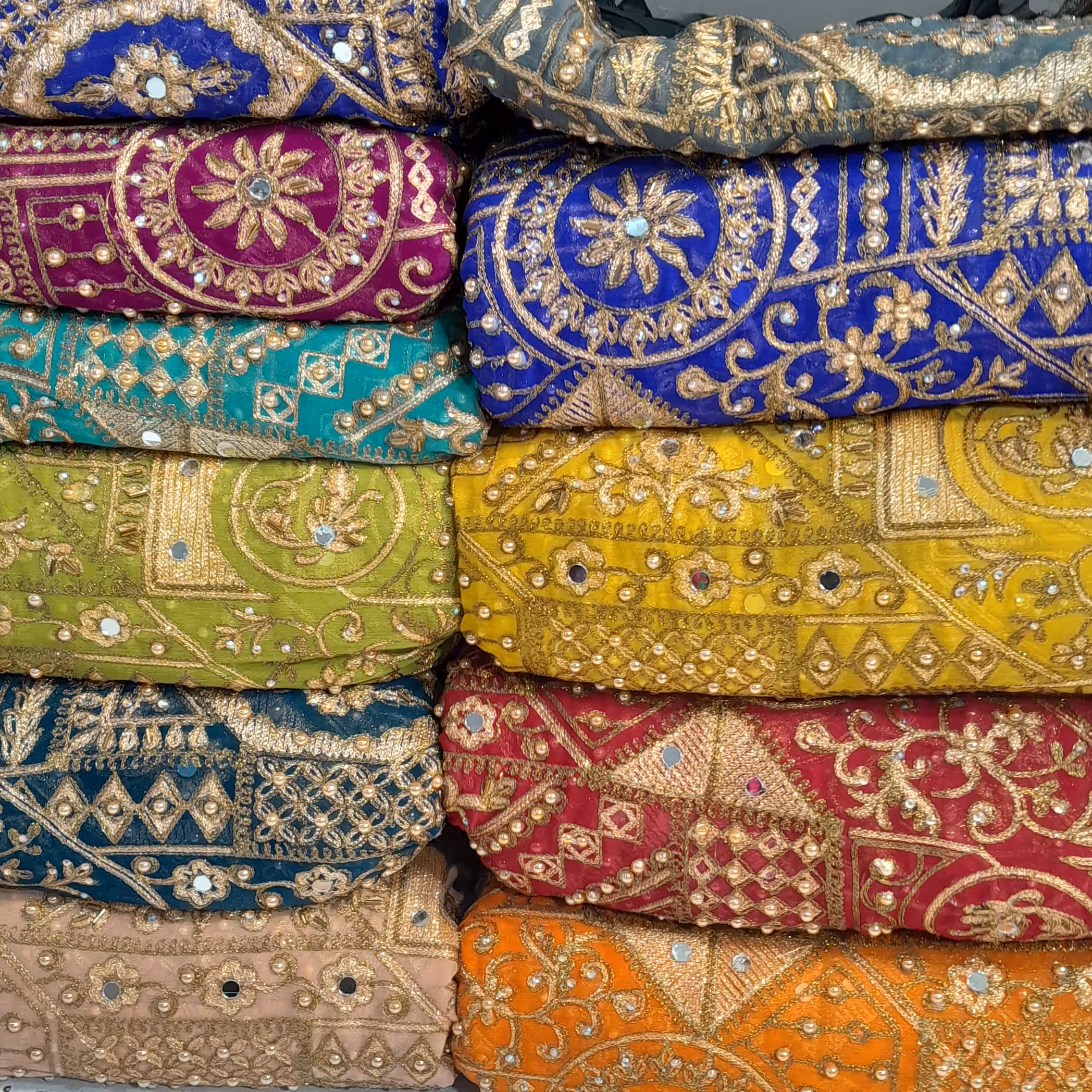 حریر سوزندوزی پر کار نگین دار