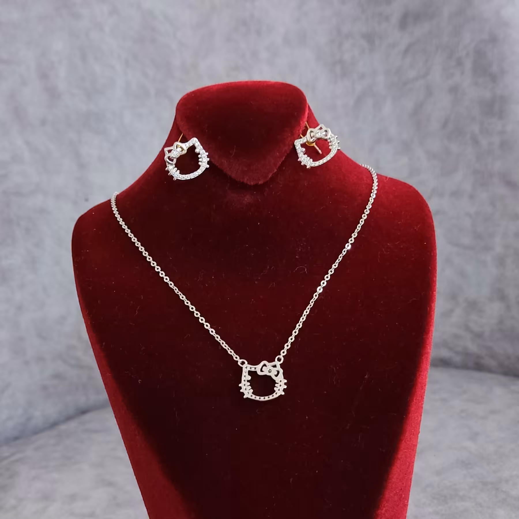 نیم ست جنس نقره 92  اصل شیک   قیمت مناسب 