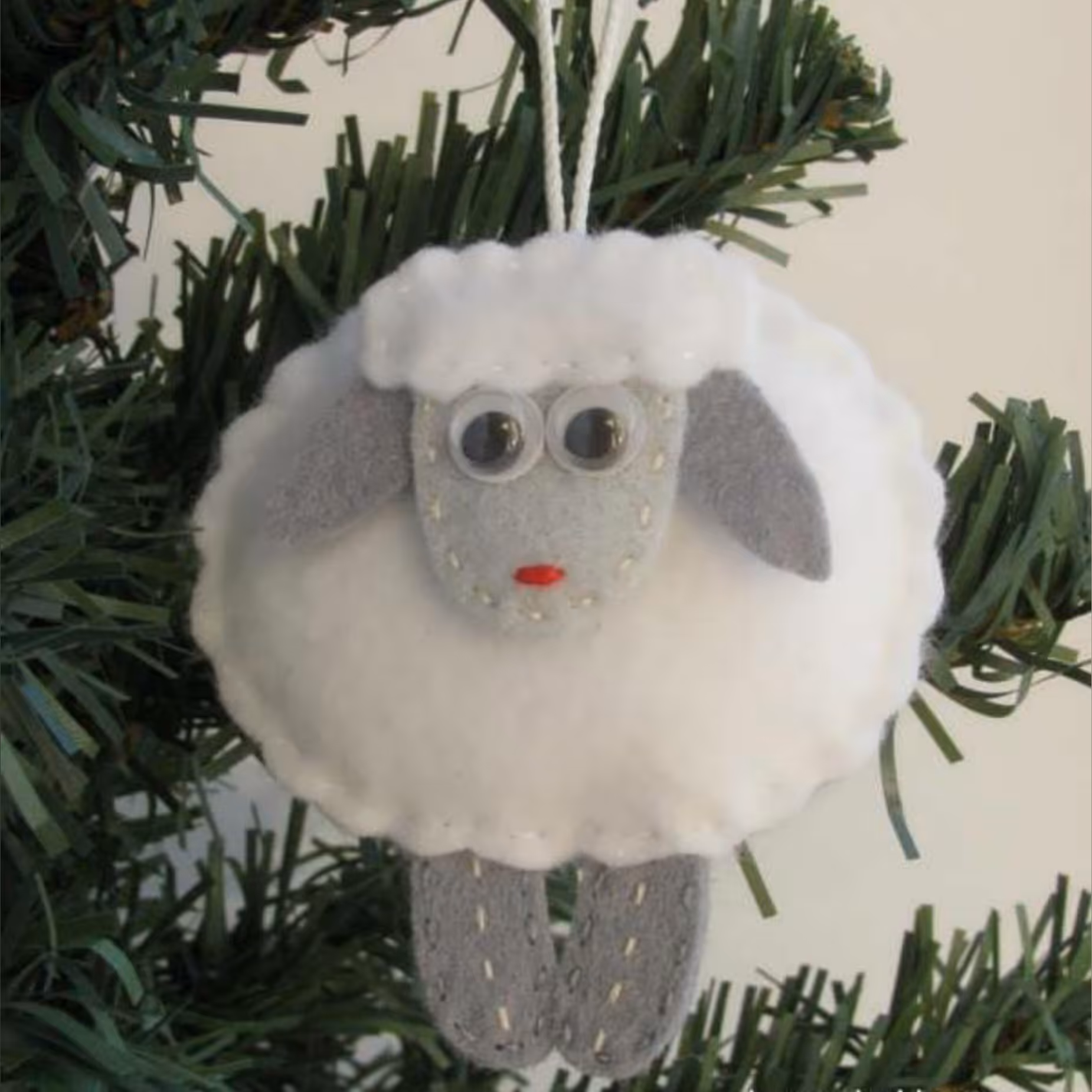 عروسک نمدی طرح گوسفند ارتفاع 12 سانت گیفت یا هدیه عید قربان