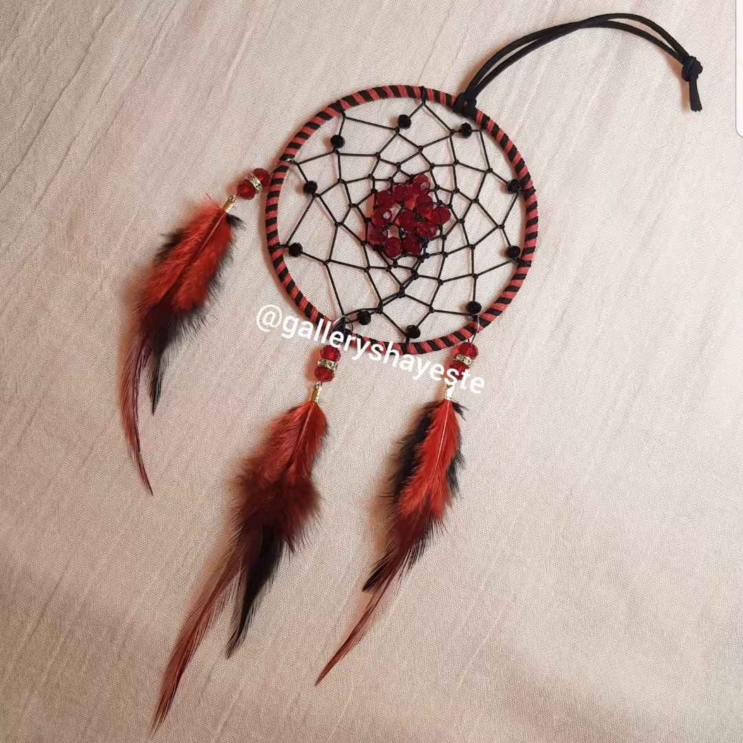 آویز دریمکچر قرمز و مشکی قطر حلقه 10 سانتیمتر