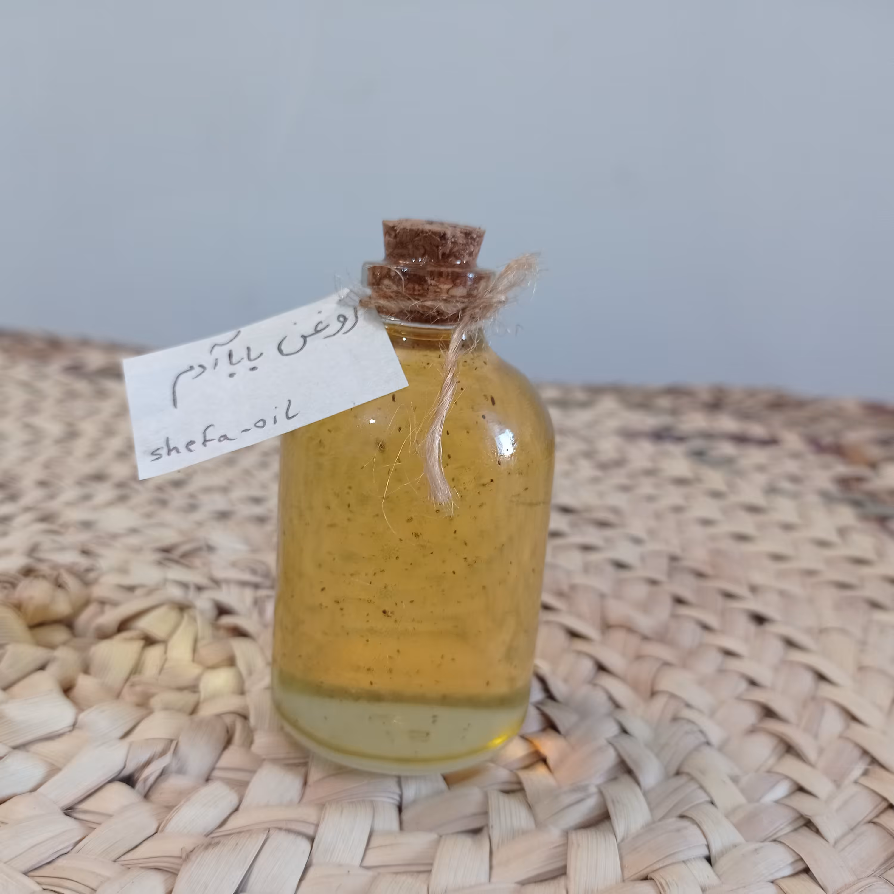 روغن ریشه بابا آدم اصل 120 میلی لیتر در ظروف پلاستیکی با درب آسان ریز